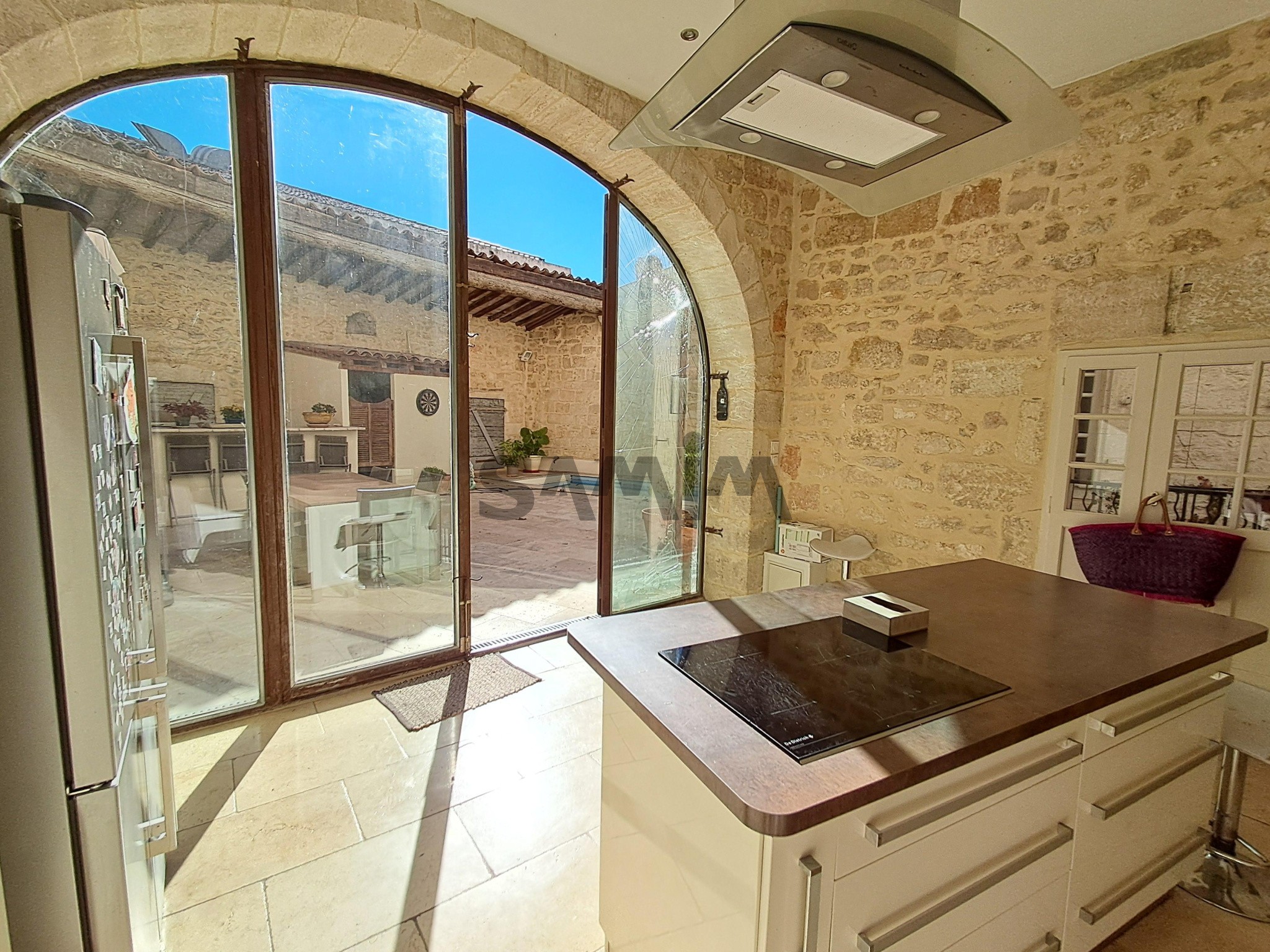 Fonds de commerce à vendre à St gilles, 150 m², 13 pièces – photo 2 sur 20