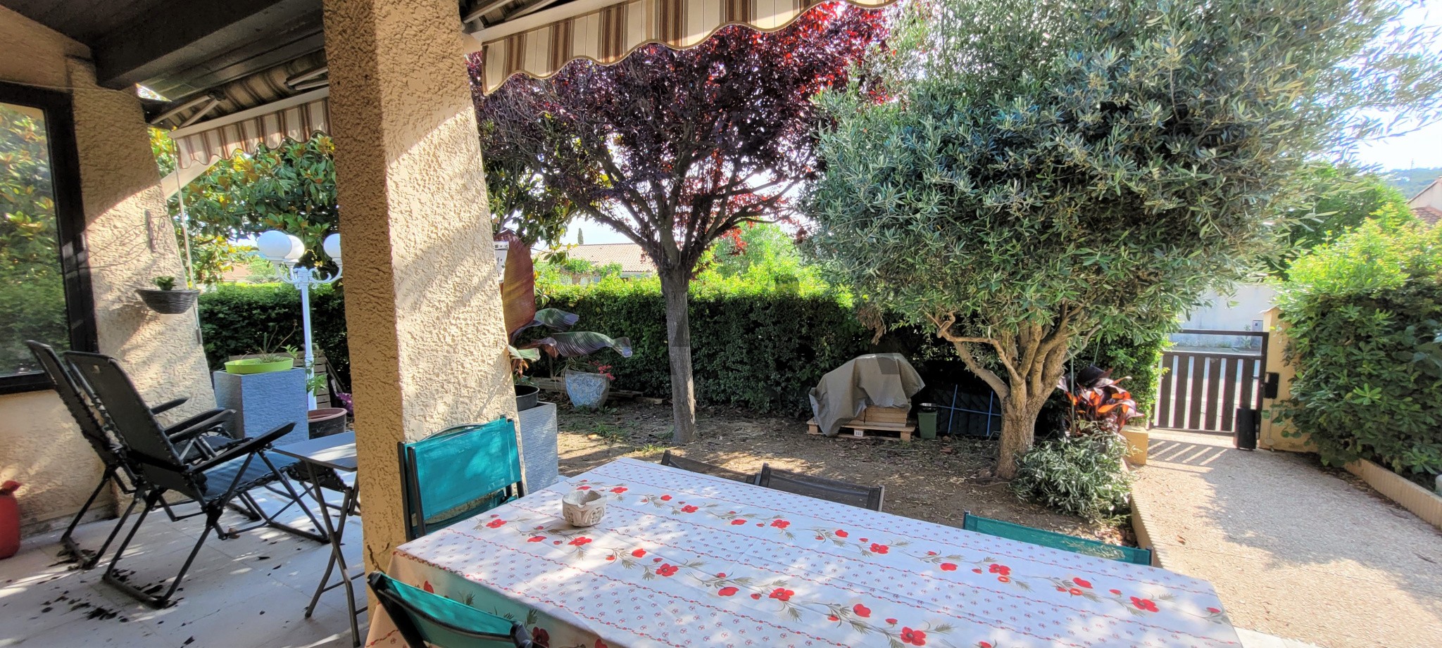 A VENDRE - VILLA PLAIN PIED SUR JARDIN ARBORÉ - LANGLADE — photo 1