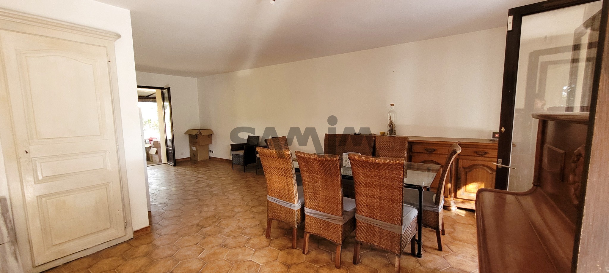 Villa à vendre à Langlade, 548 m², 4 pièces – photo 2 sur 20