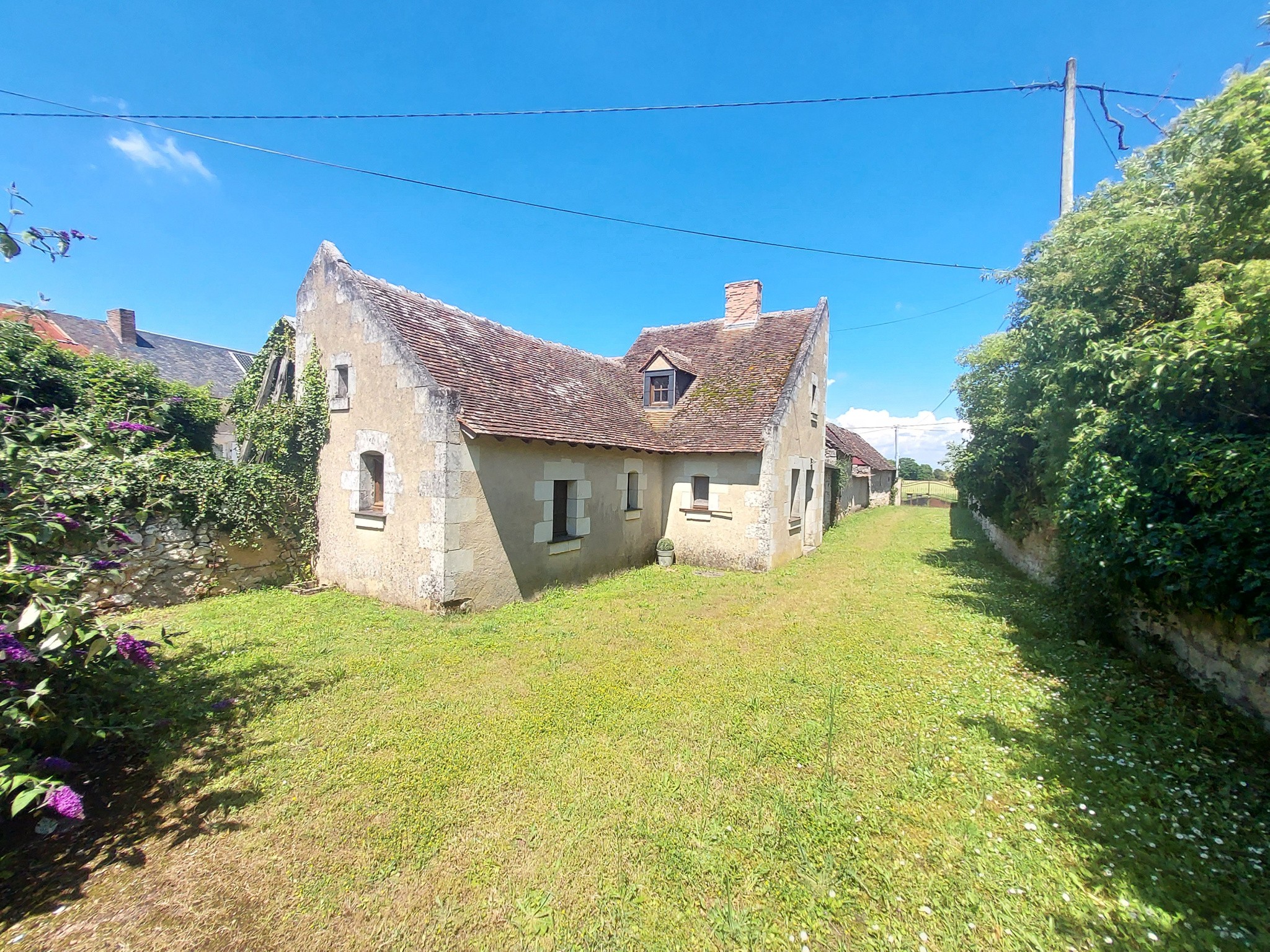 Bien immobilier à vendre à Courleon, 330 m², 11 pièces – photo 2 sur 20