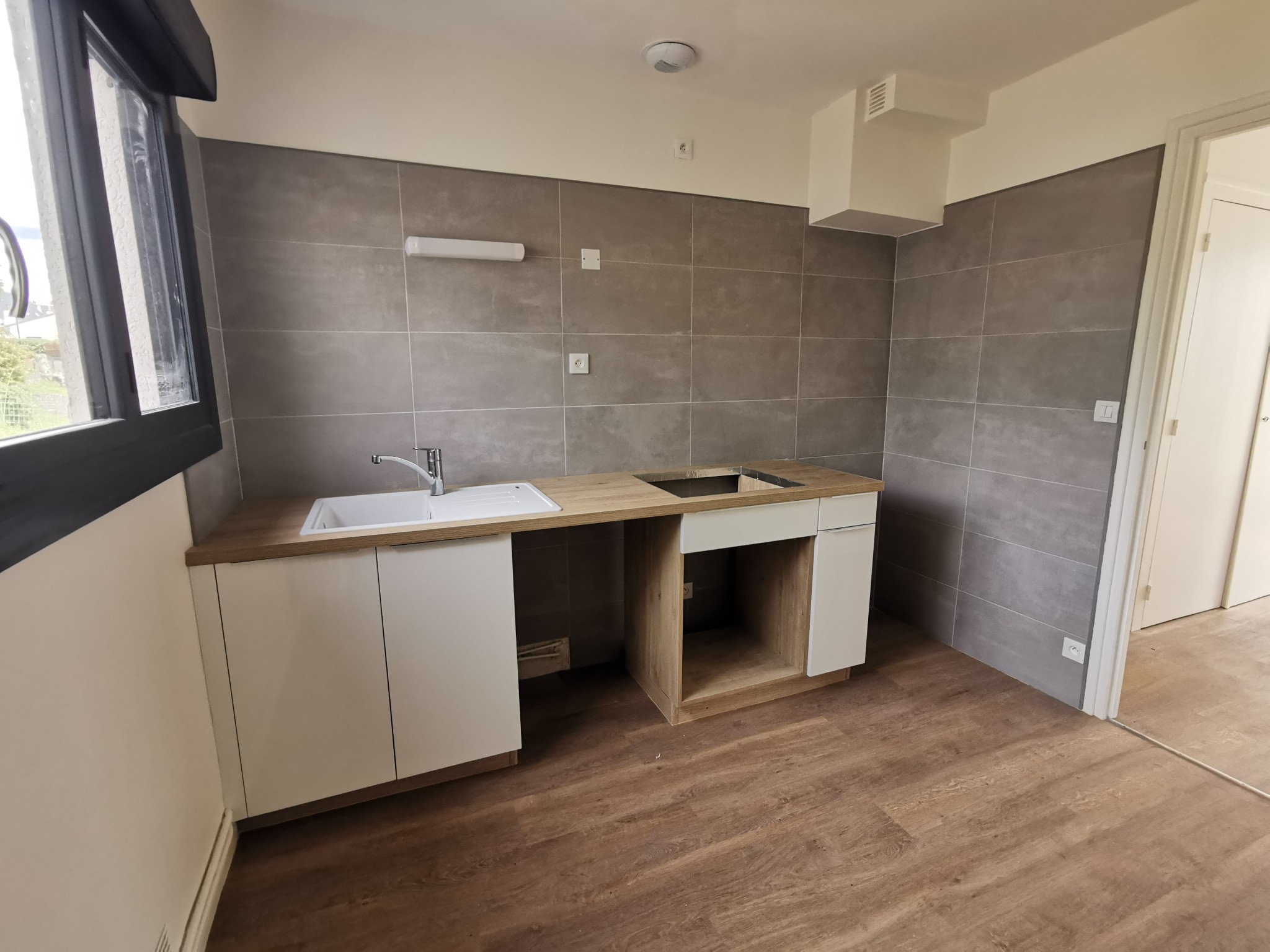 Maison à louer à Bourgueil, 694 m², 4 pièces – photo 3 sur 13