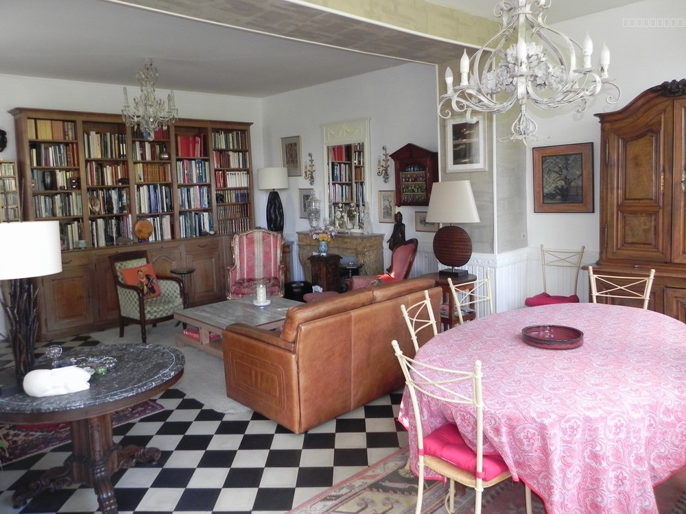 BOURGUEIL CENTRE   Maison Familiale avec Dépendances sur Parc Arboré de 3862 m2. — photo 3