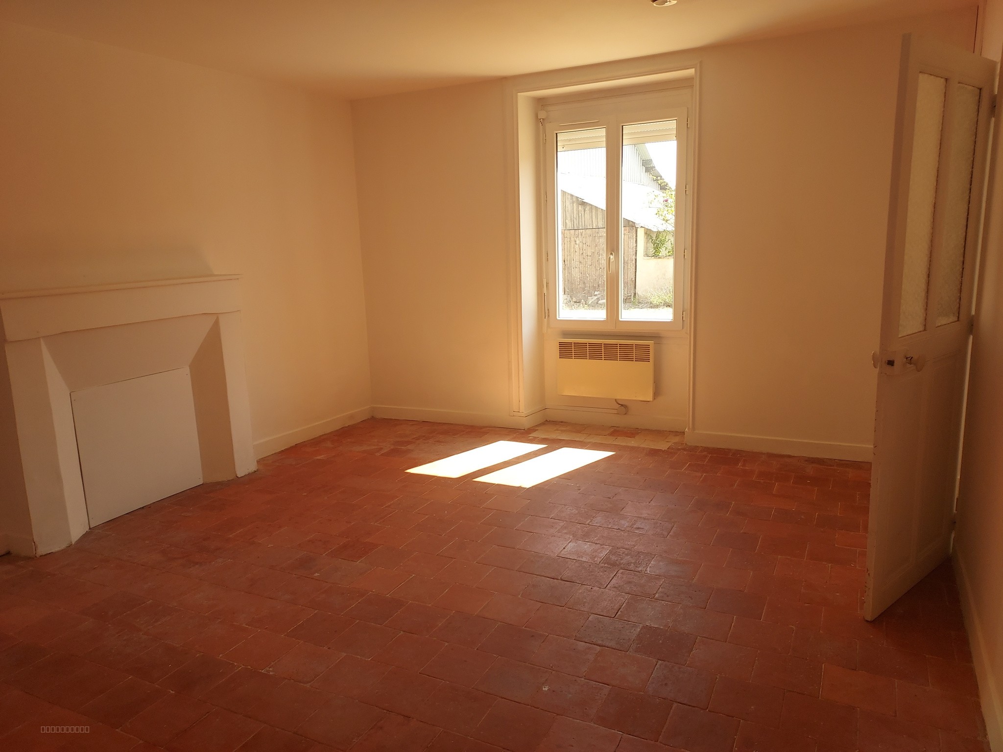 AU CALME SUR LA COMMUNE DE RESTIGNE — photo 4