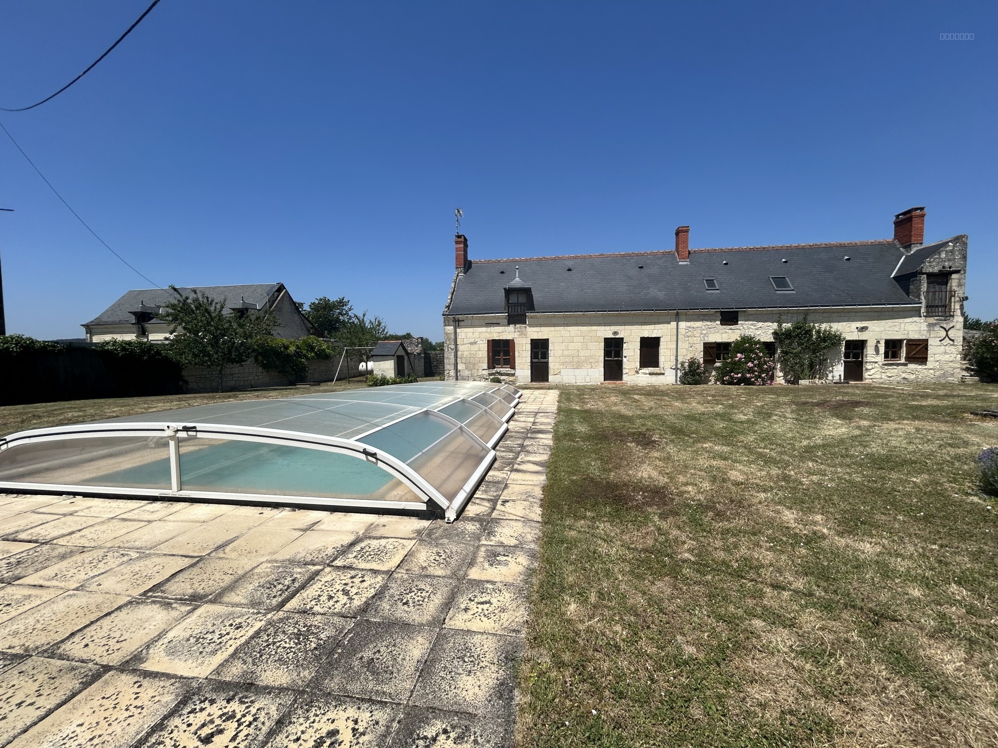 Maison à vendre à Restigne, 31,73 m², 8 pièces – photo 1 sur 20
