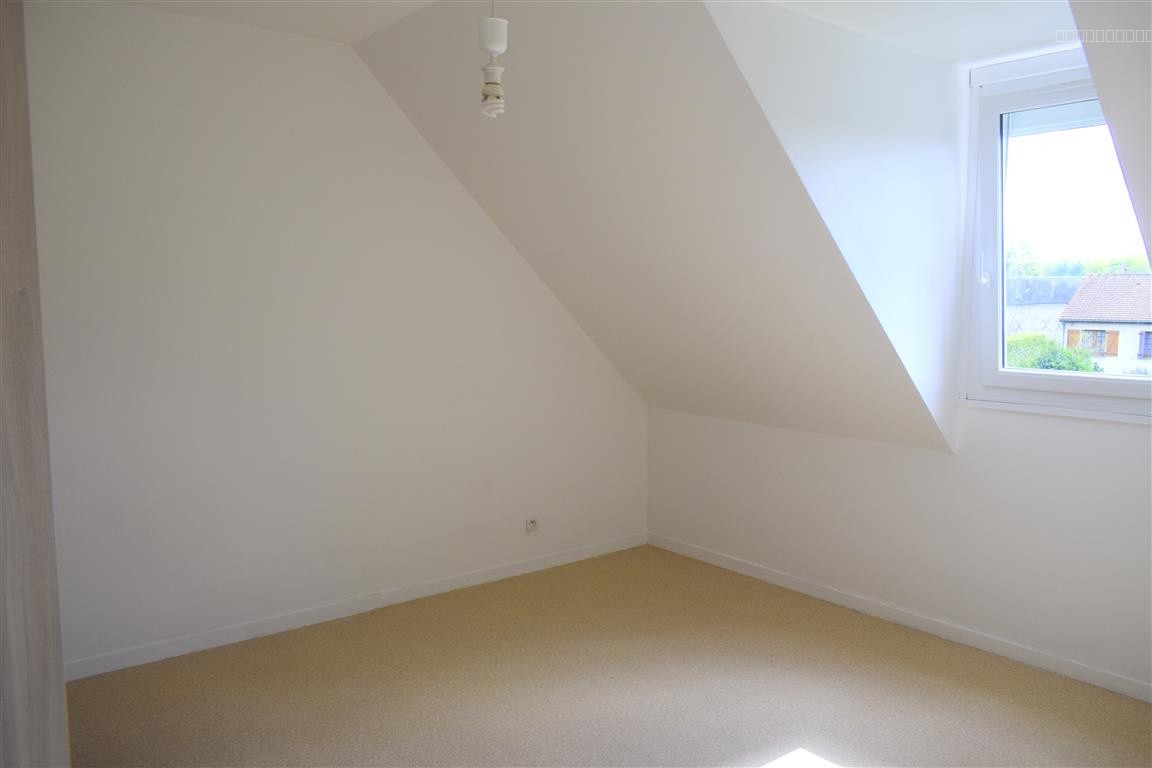Maison à louer à Champigny sur veude, 794 m², 3 pièces – photo 3 sur 7