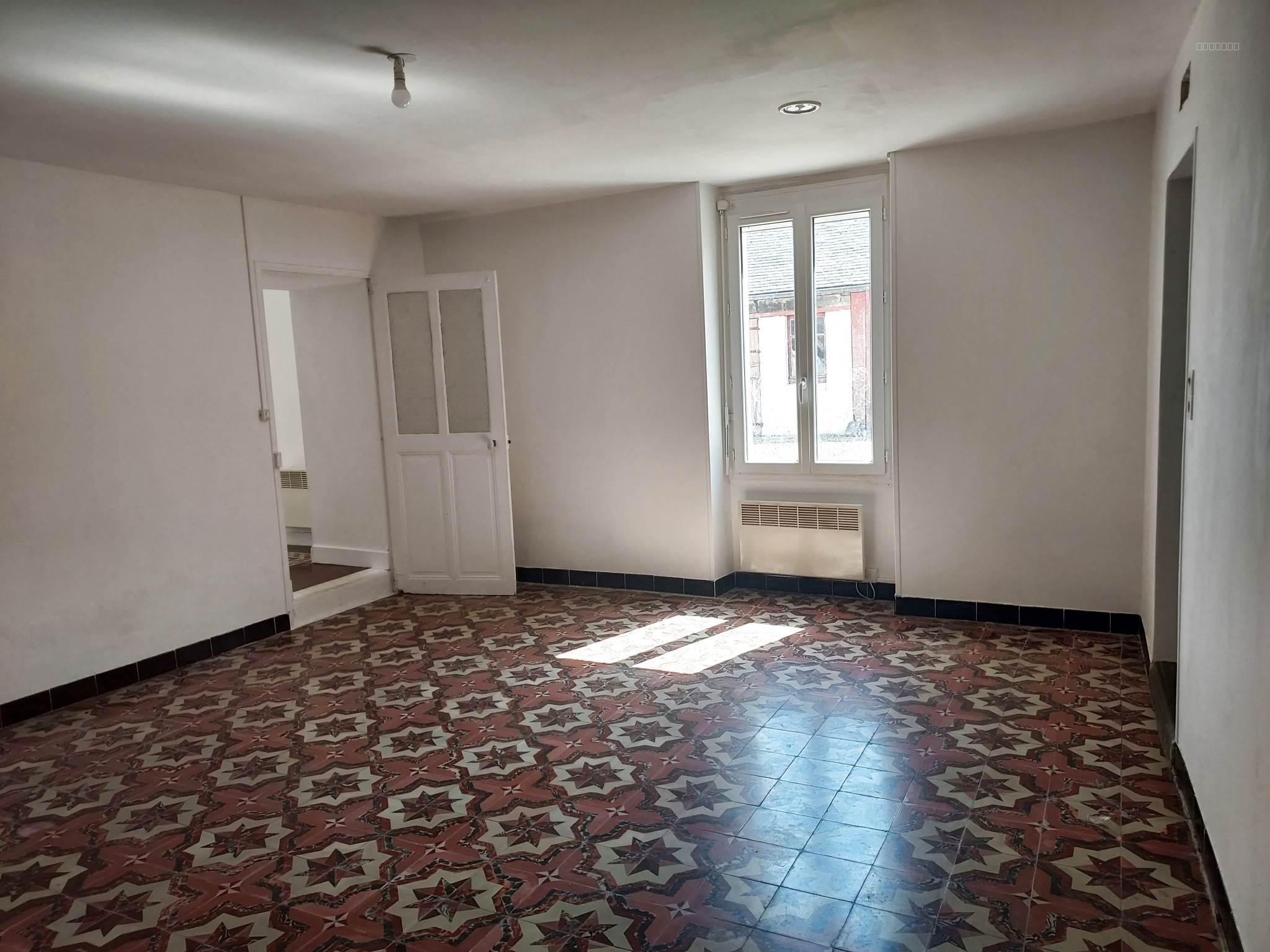 AU CALME SUR LA COMMUNE DE RESTIGNE — photo 7
