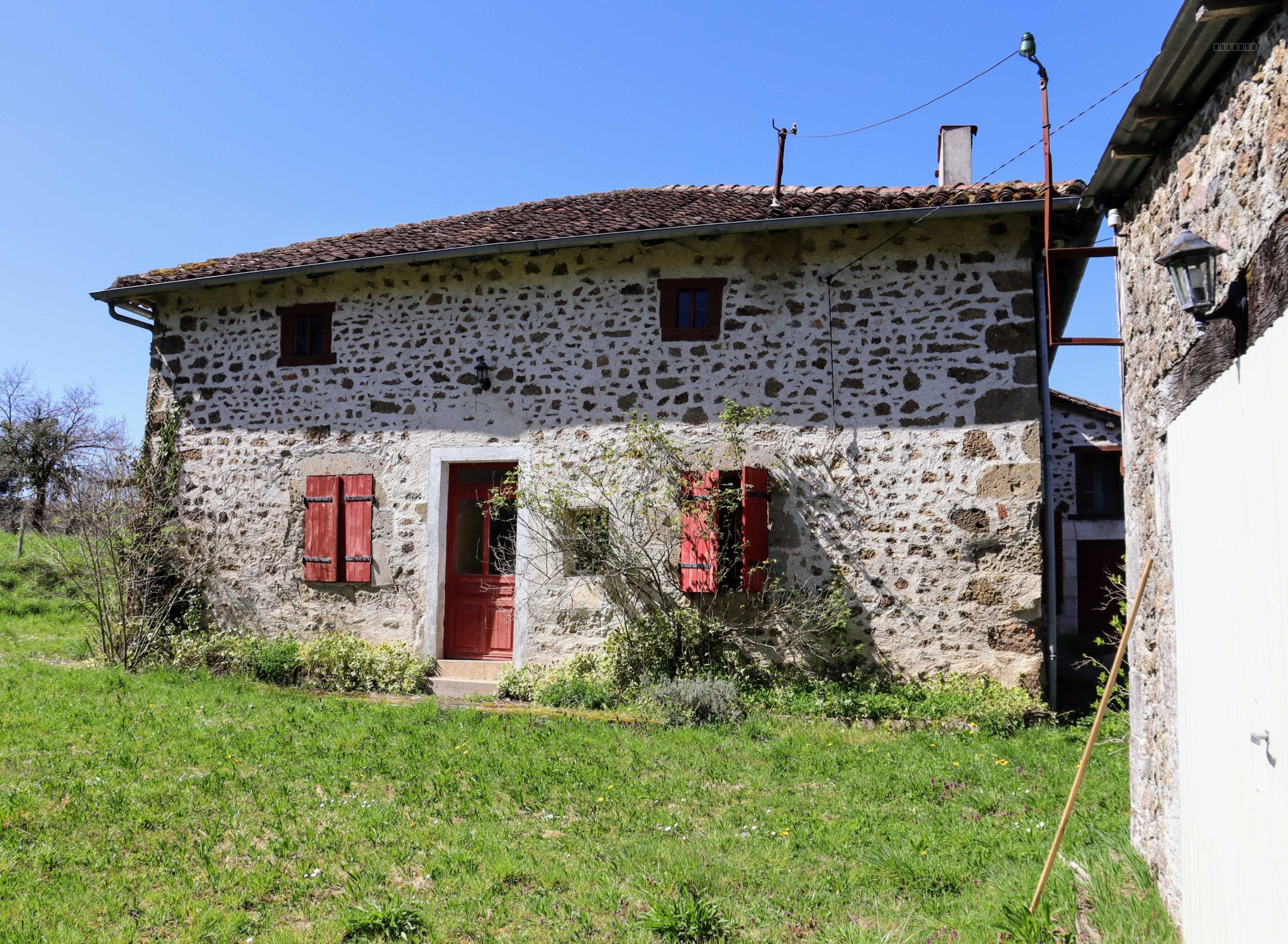 Bien immobilier à vendre à Pressignac, 95 m², 4 pièces – photo 1 sur 20