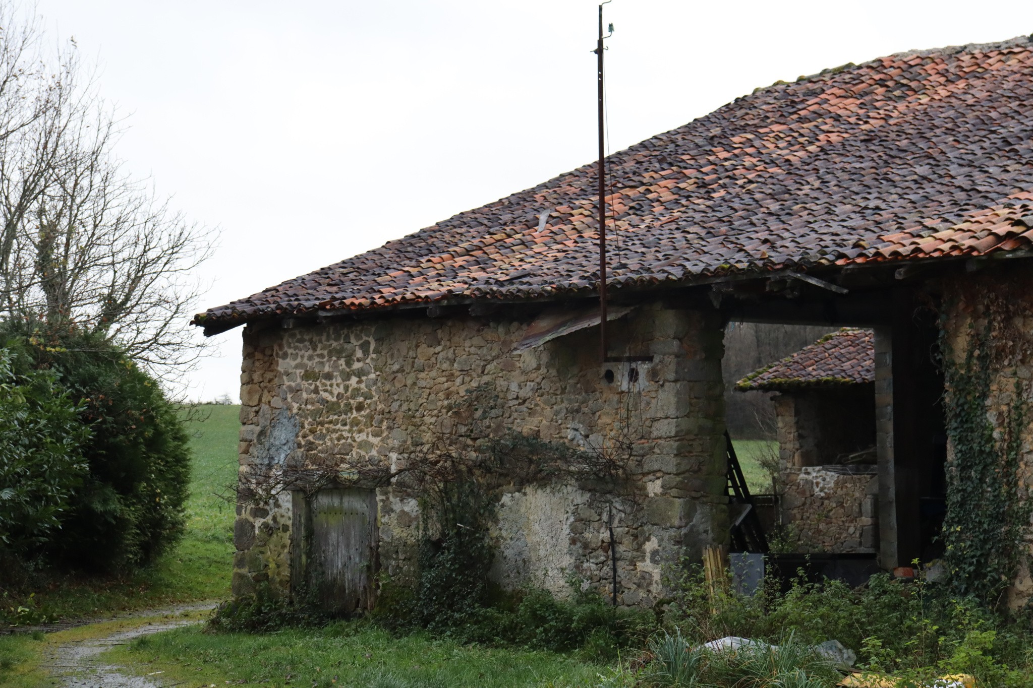 Bien immobilier à vendre à Maisonnais sur tardoire, 200 m², 1 pièce – photo 1 sur 6