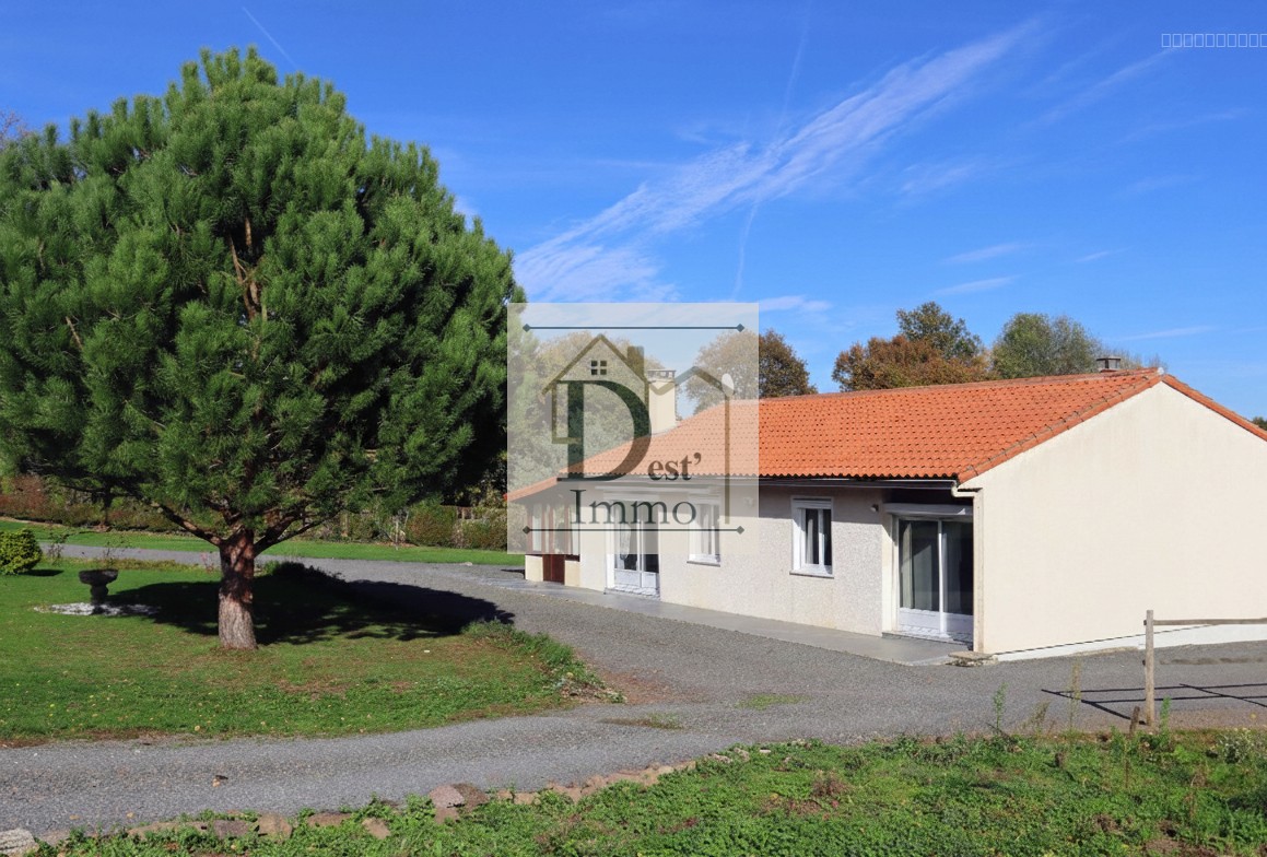 Maison à vendre à Exideuil sur vienne, 973 m², 5 pièces – photo 1 sur 18
