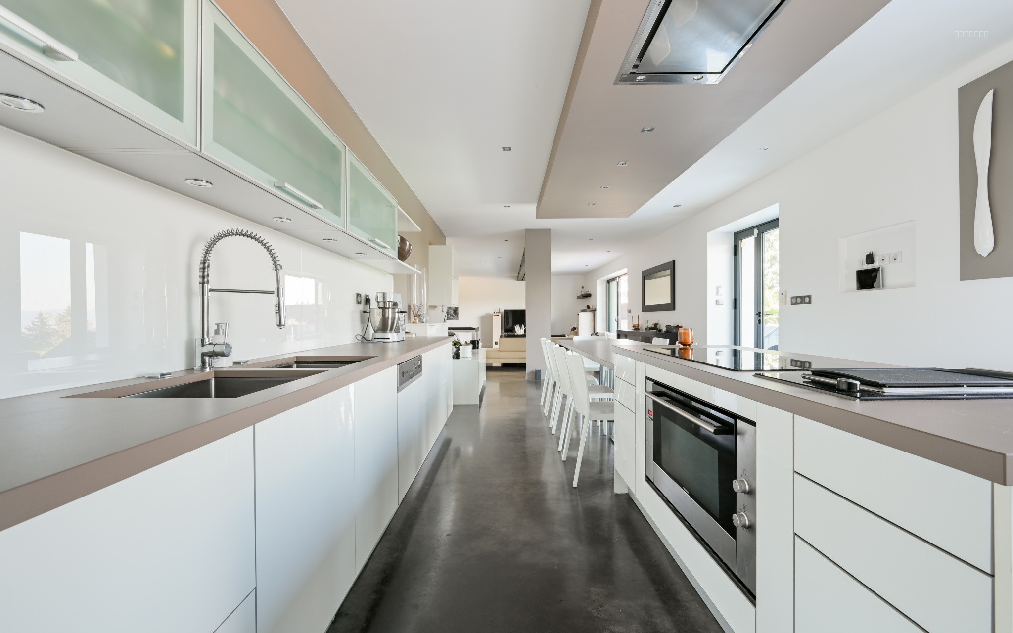 Villa rénovée Champagne-au-Mont-d'Or - 280m2 - Piscine jacuzzi garage vue — photo 7