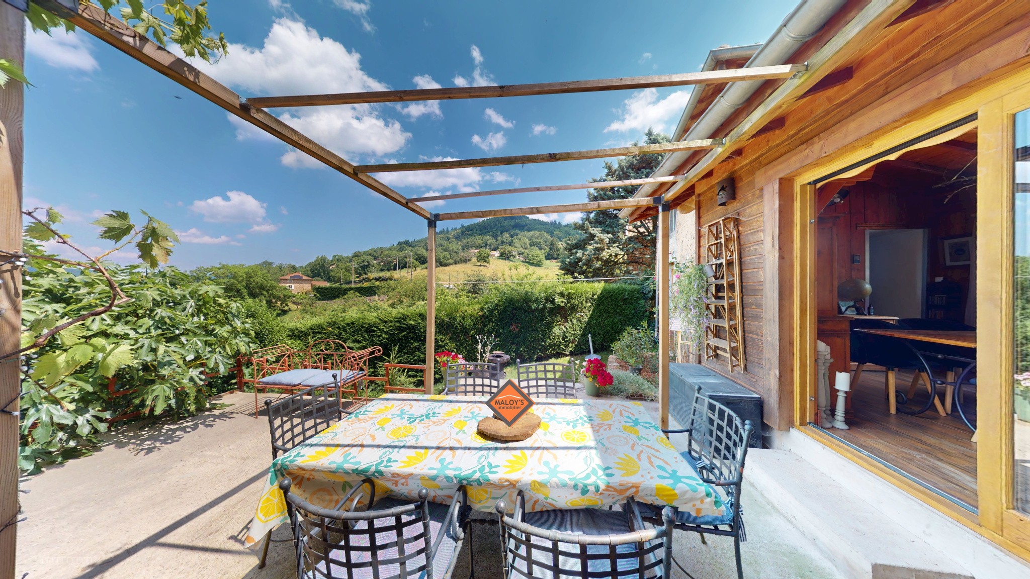 A vendre maison Saint-Just-d'Avray - 135m2 terrain de 676m2 - vue dégagée, deux terrasses, pierres — photo 4