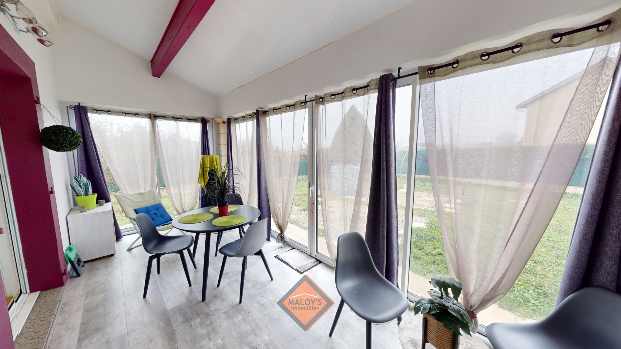 Viila de 2008 de 118m2 avec 3 chambres sur un terrain de 500m2 plat au coeur du joli village de Charentay — photo 5