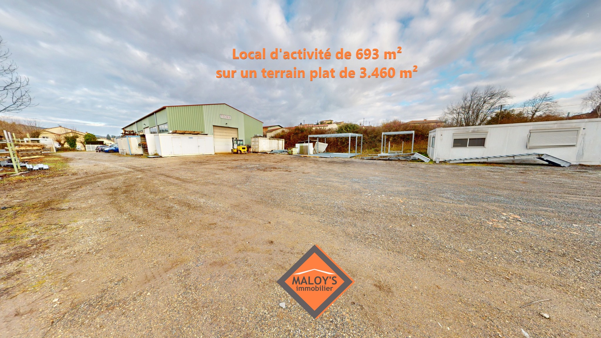 Bien immobilier à vendre à Val d oingt, 693 m² – photo 1 sur 6