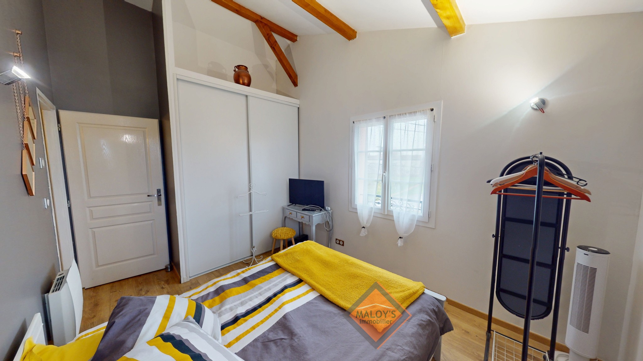 Viila de 2008 de 118m2 avec 3 chambres sur un terrain de 500m2 plat au coeur du joli village de Charentay — photo 9