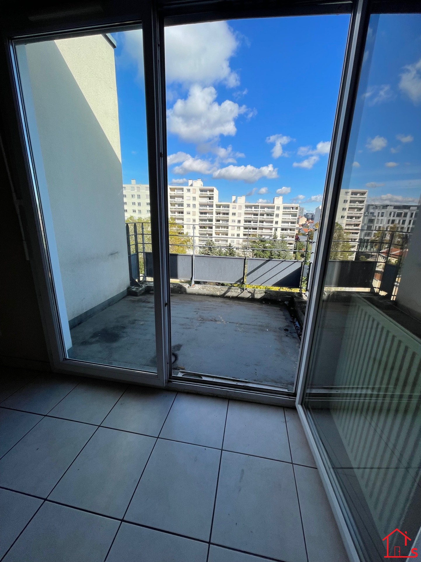 Appartement - LYON 8EME — photo 6
