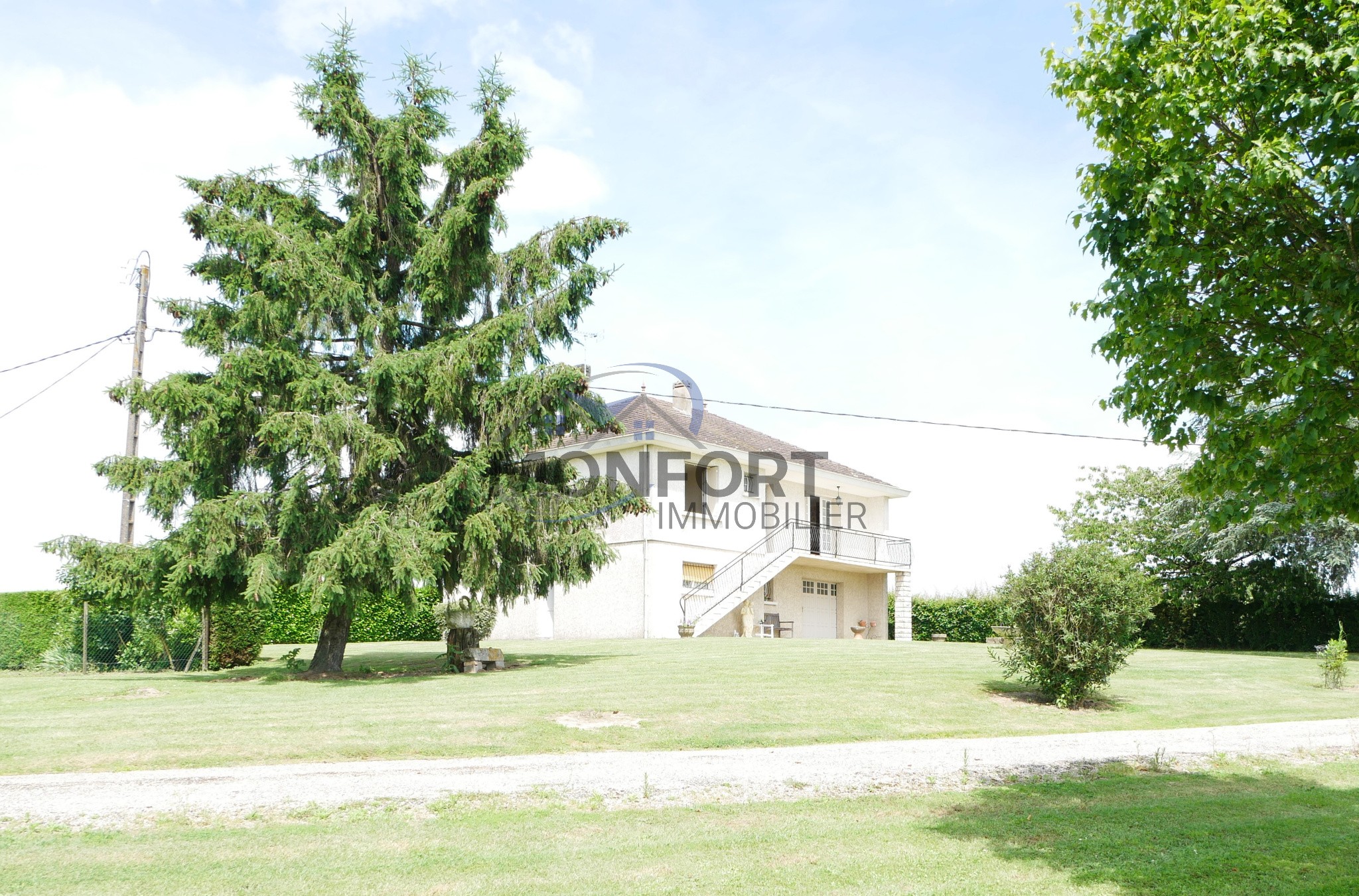 Bien immobilier à vendre à Escassefort, 247 m², 6 pièces – photo 1 sur 20
