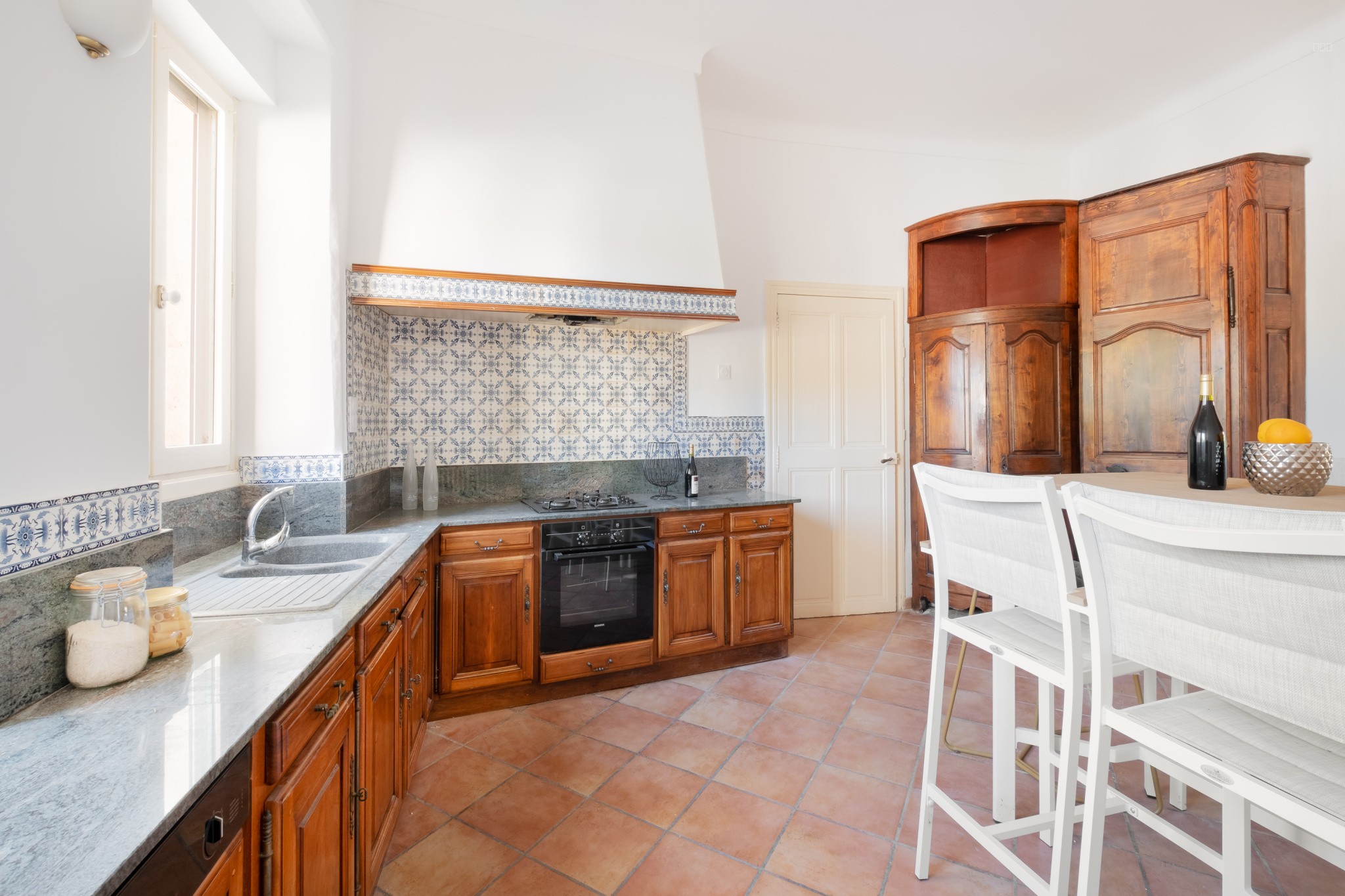 Bien immobilier à vendre à Uzes, 33,55 m², 5 pièces – photo 2 sur 14
