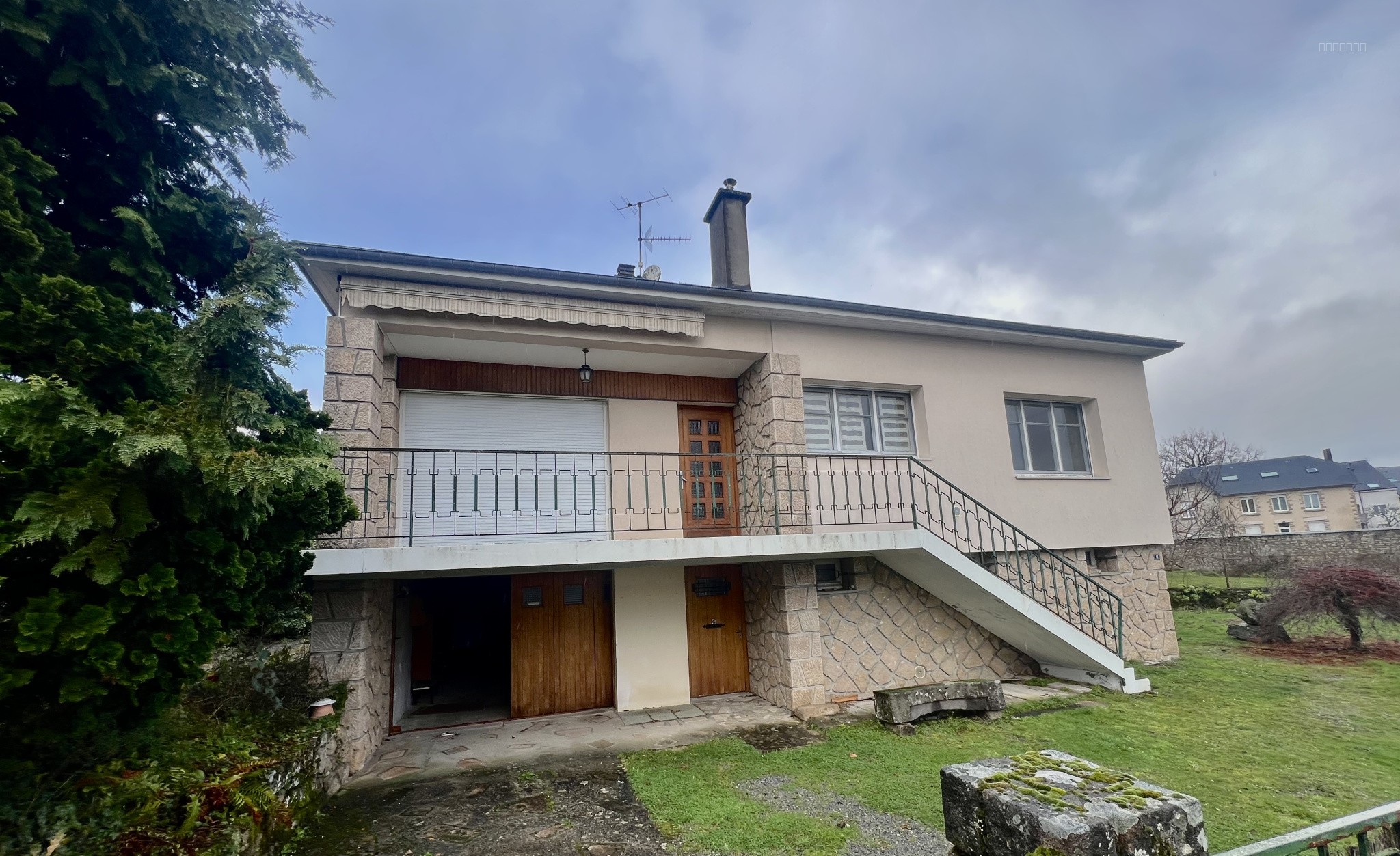 Maison à vendre à Egletons, 720 m², 6 pièces – photo 1 sur 9