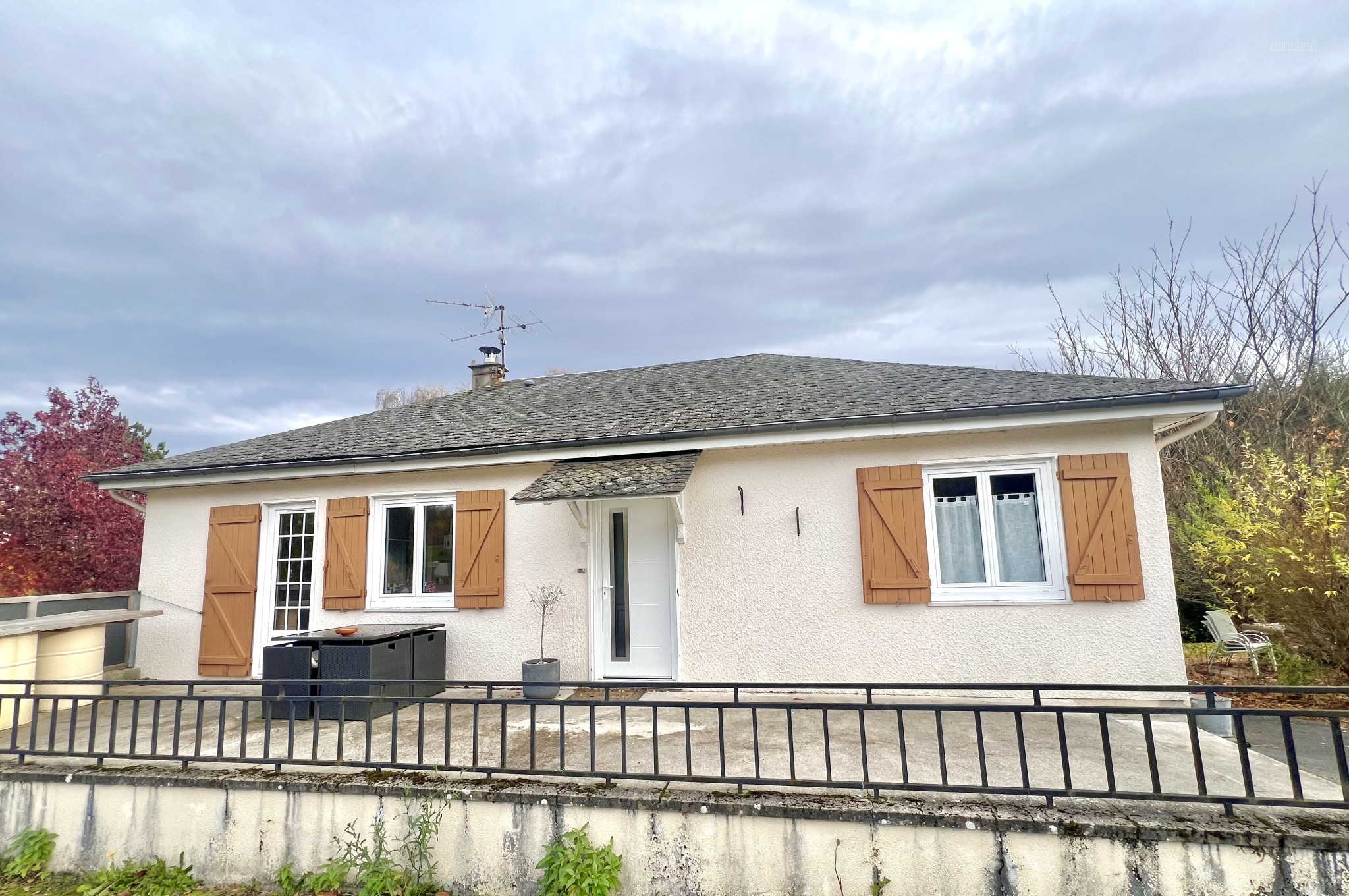 Maison à vendre à Egletons, 1 000 m², 4 pièces – photo 1 sur 10