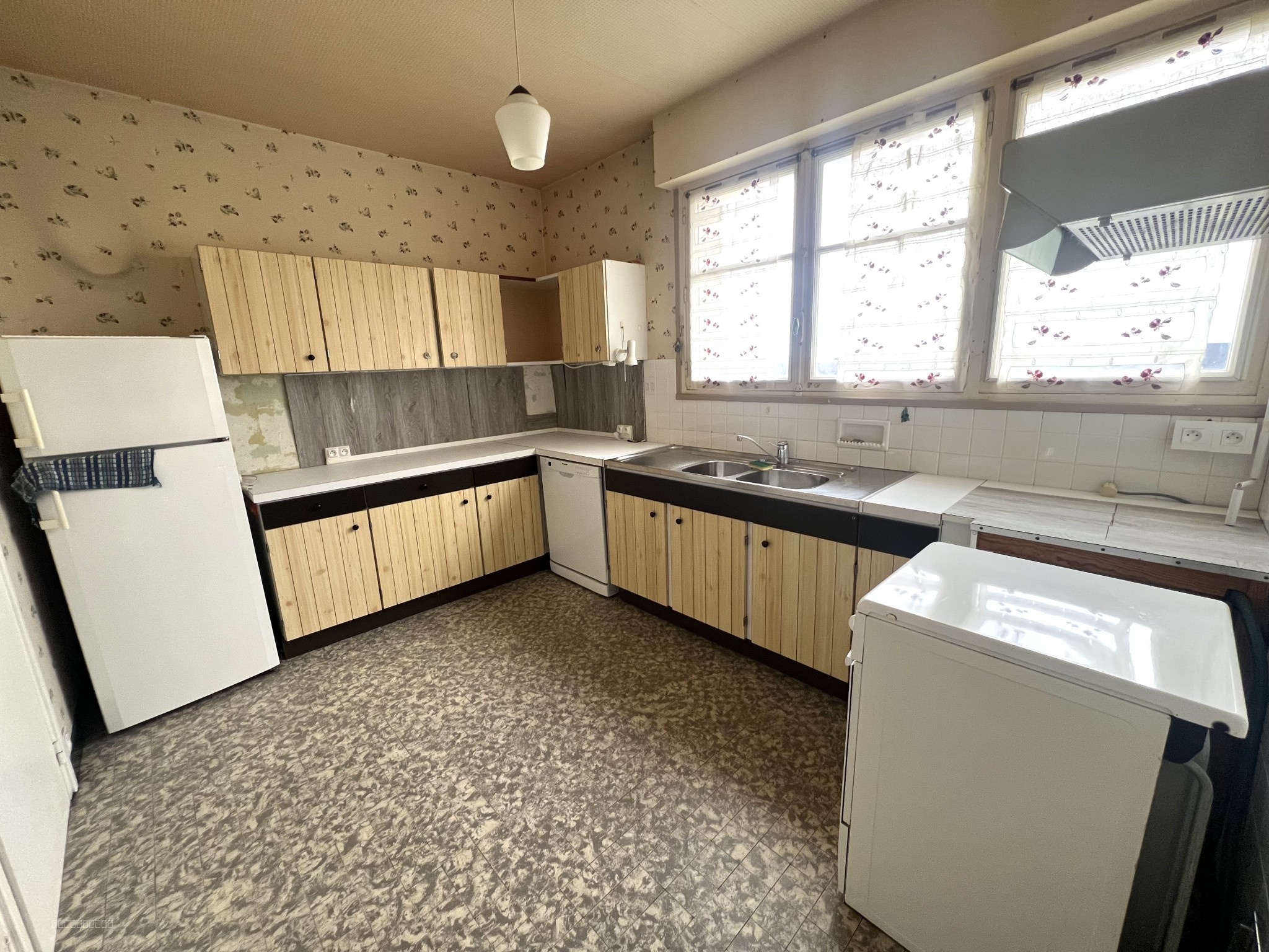 Maison à vendre à Egletons, 720 m², 6 pièces – photo 2 sur 9