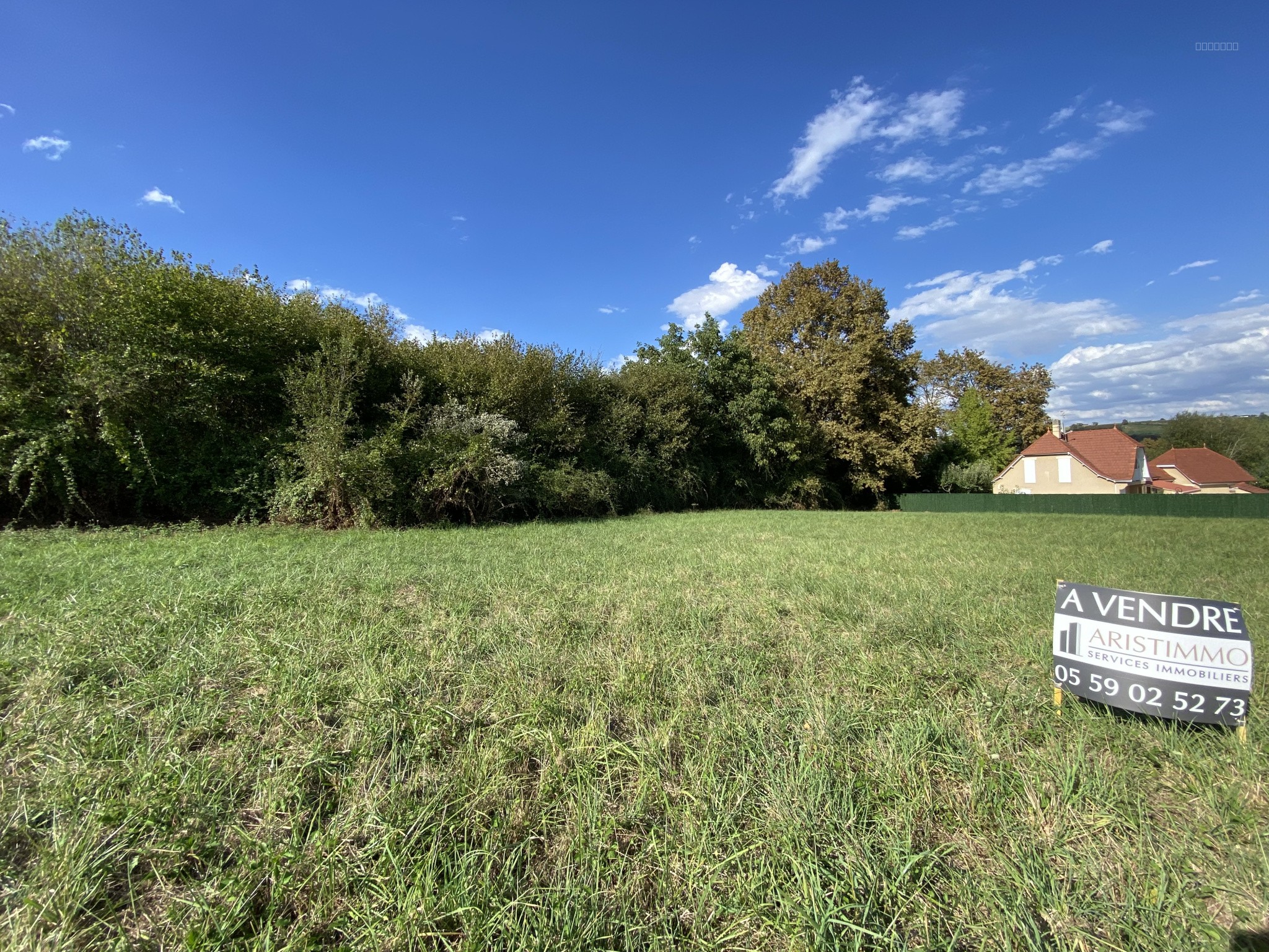 Bien immobilier à vendre à Monein, 1 580 m² – photo 1 sur 5