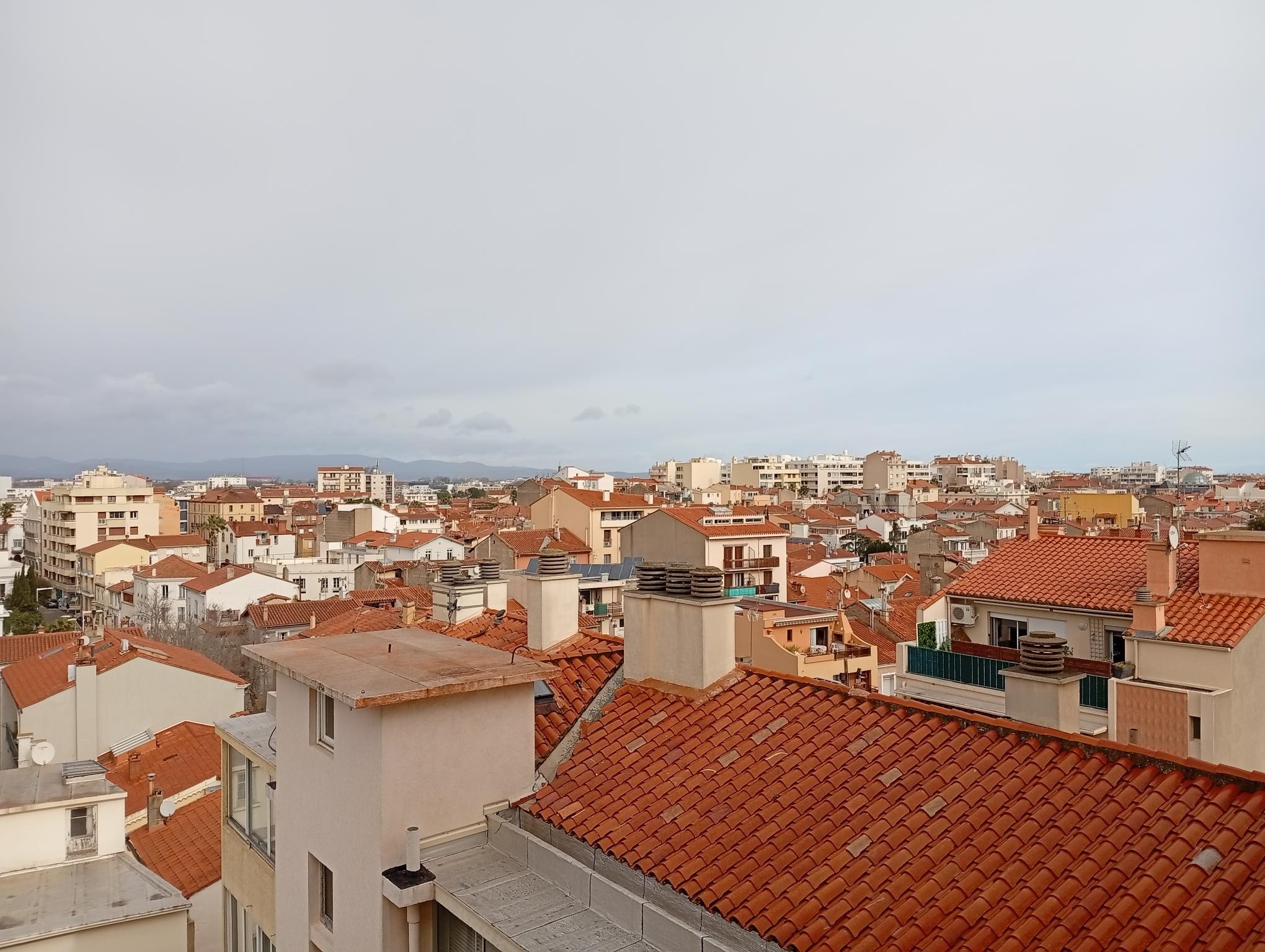 A Perpignan - Appartement T3 Refait à neuf - 56m2 - Avec garage - 130000 € vue sur le Canigou — photo 10
