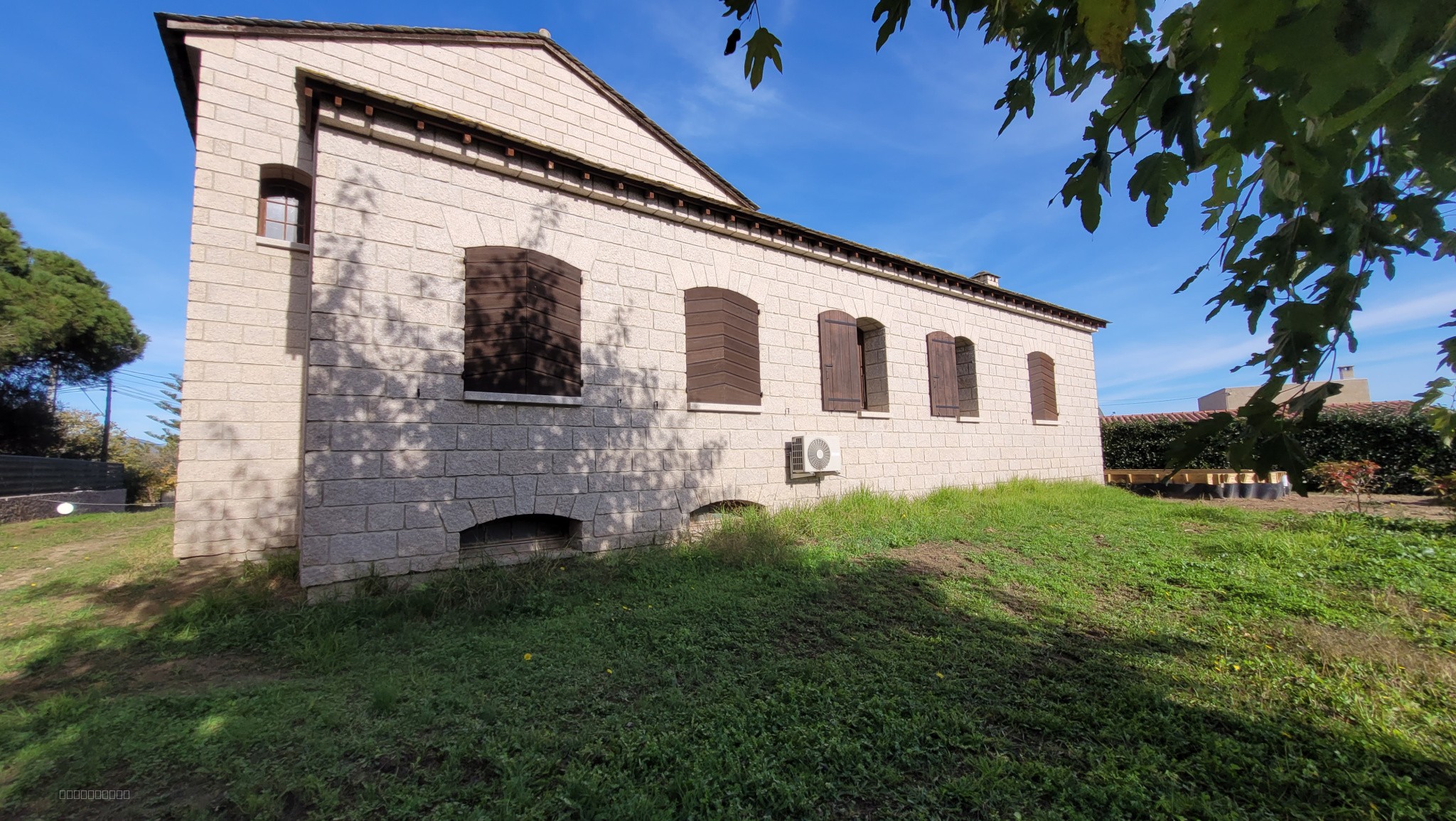 Maison à vendre à Aleria, 267 m², 7 pièces – photo 2 sur 15