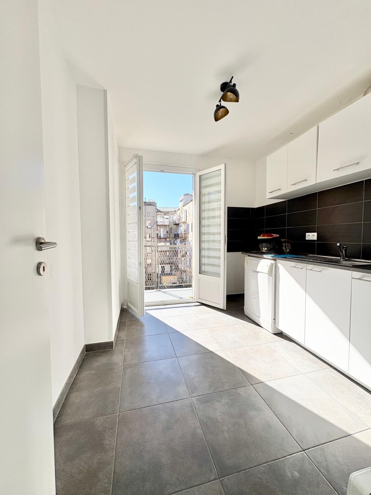 Appartement à vendre à Bastia, 57,42 m², 3 pièces – photo 1 sur 12