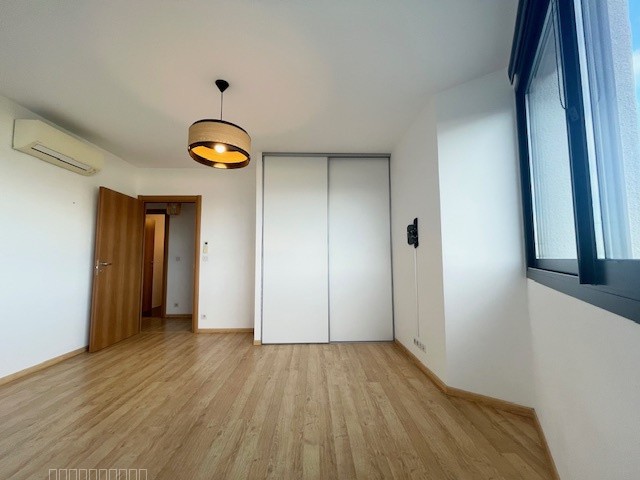 AJACCIO : Superbe Appartement duplex F4 avec vue mer et montagne — photo 8
