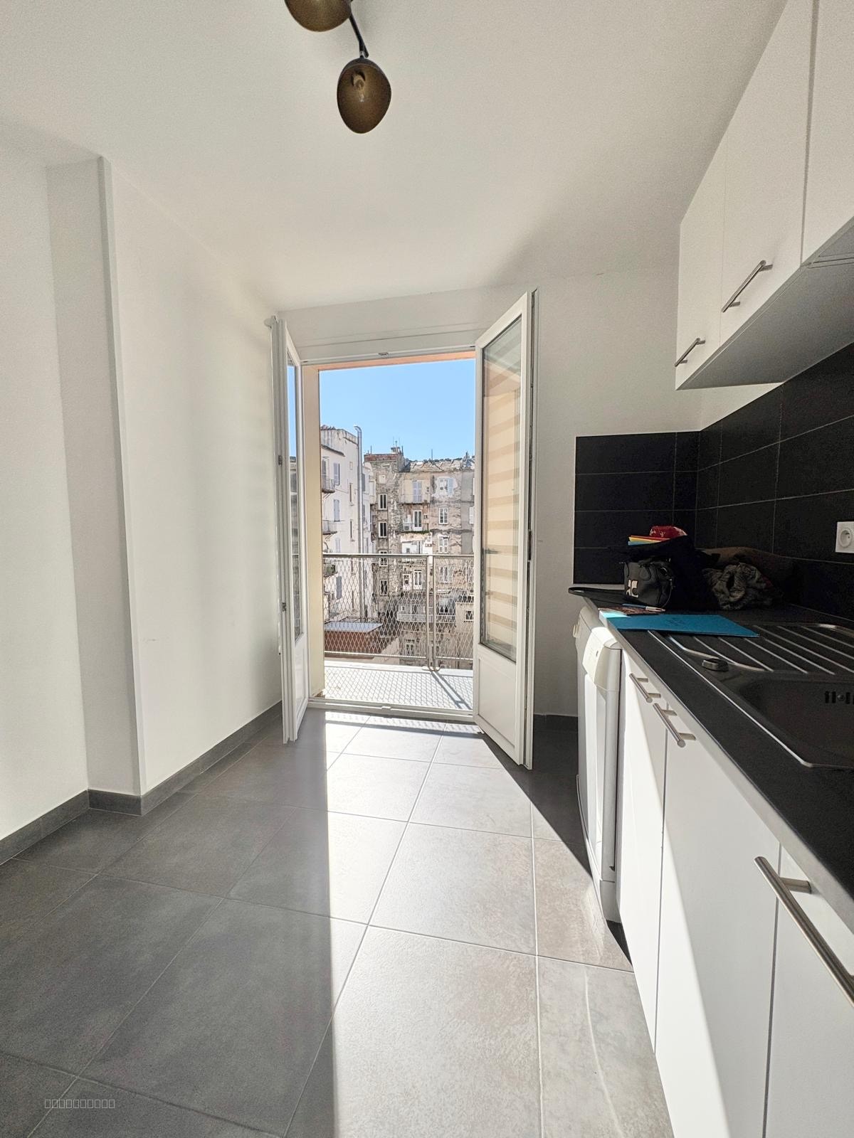 Appartement à vendre à Bastia, 57,42 m², 3 pièces – photo 2 sur 12