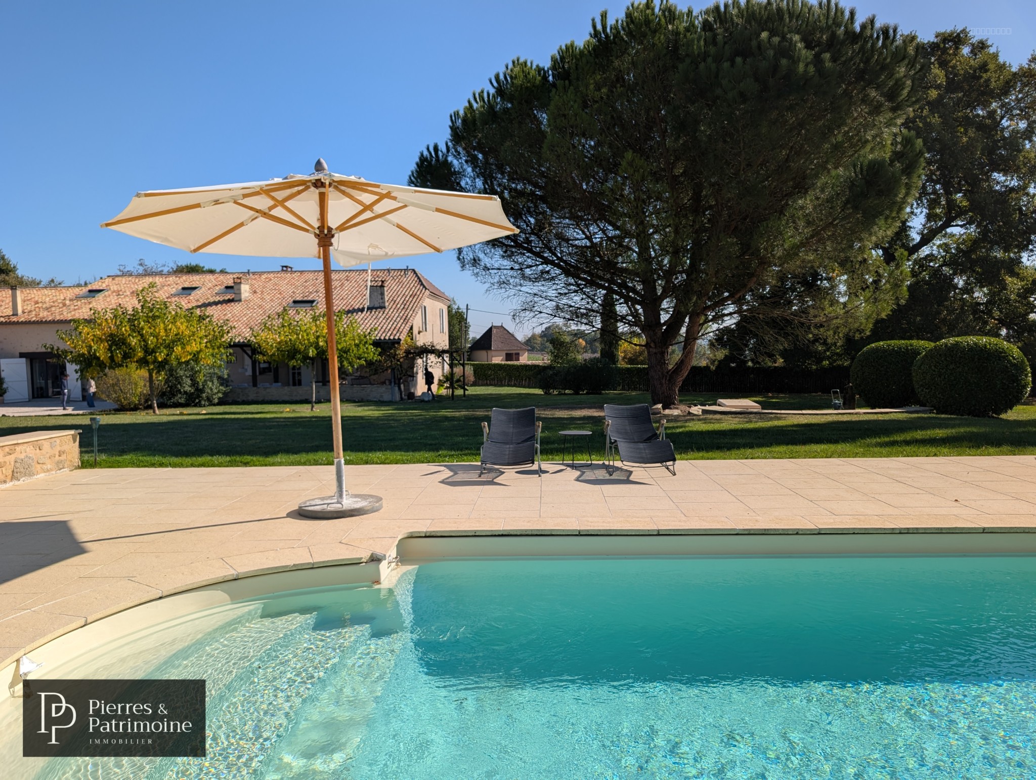 Bien immobilier à vendre à Coutures, 362 m², 11 pièces – photo 1 sur 20