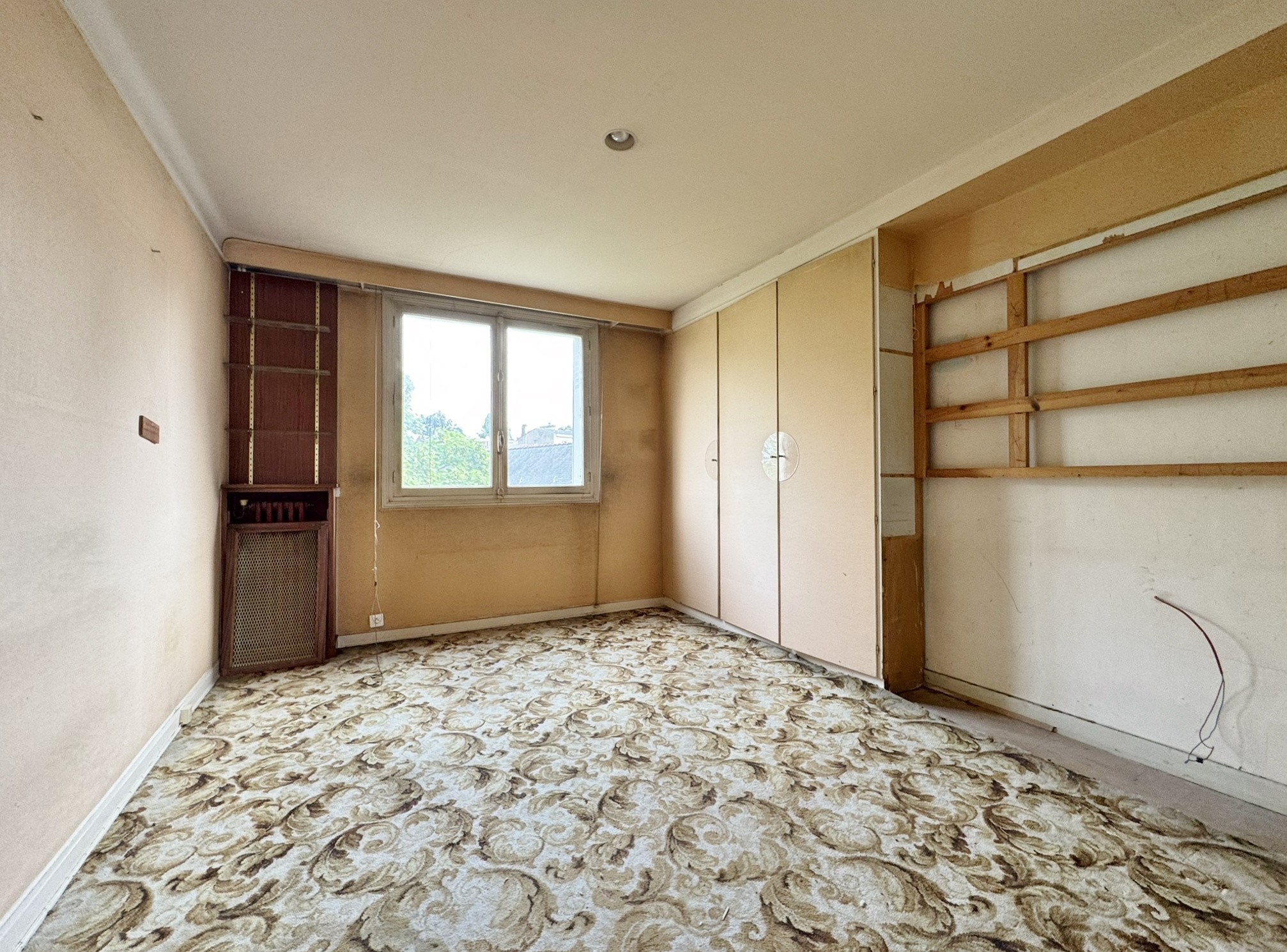 Appartement Etage Elévé avec Travaux. — photo 8