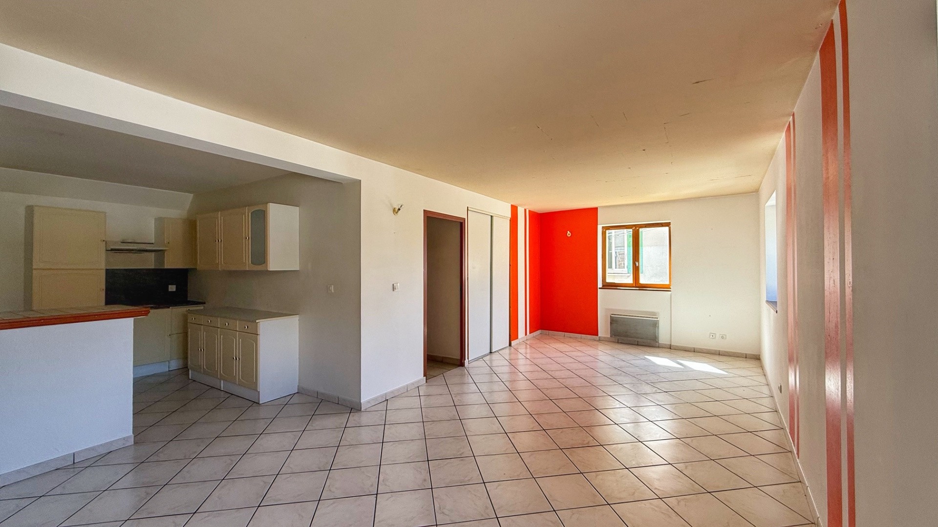 Local commercial à vendre à Tullins, 1 150 m² – photo 2 sur 7
