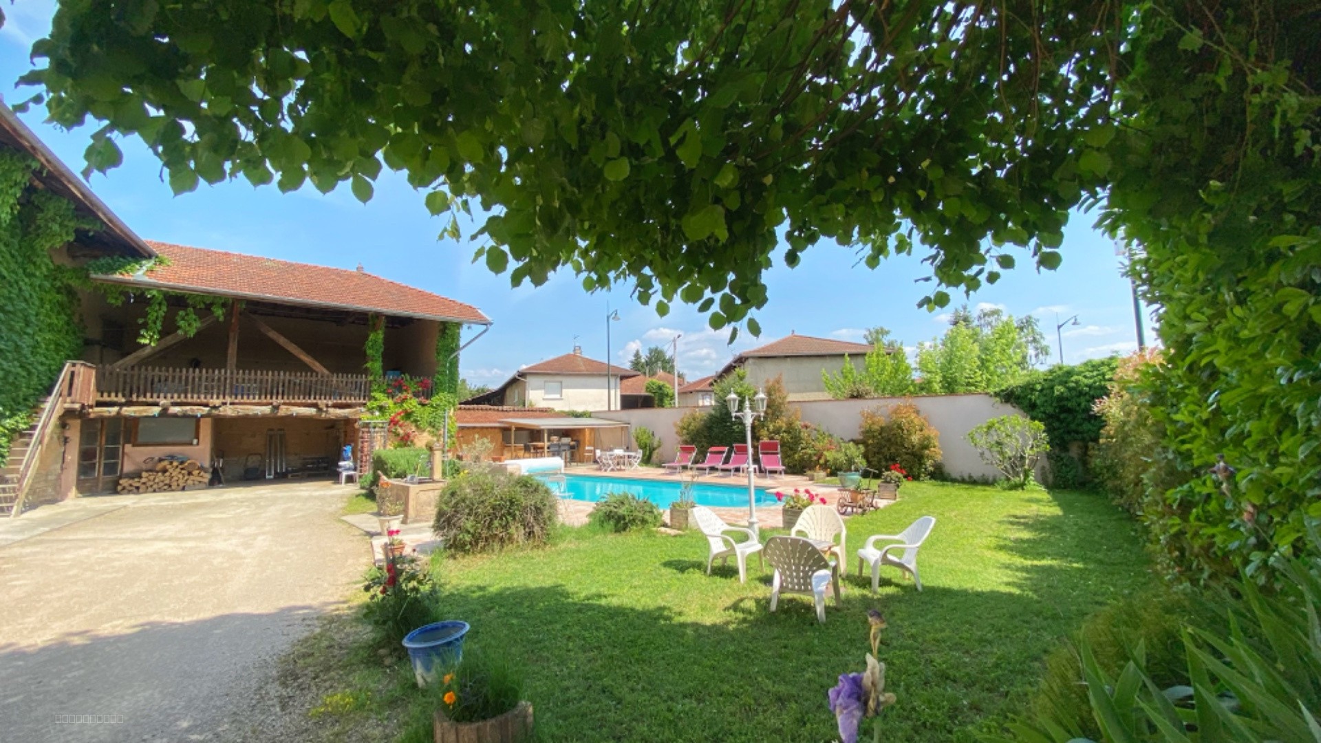 BREZINS, Maison 255 m2 avec piscine et dépendances — photo 14
