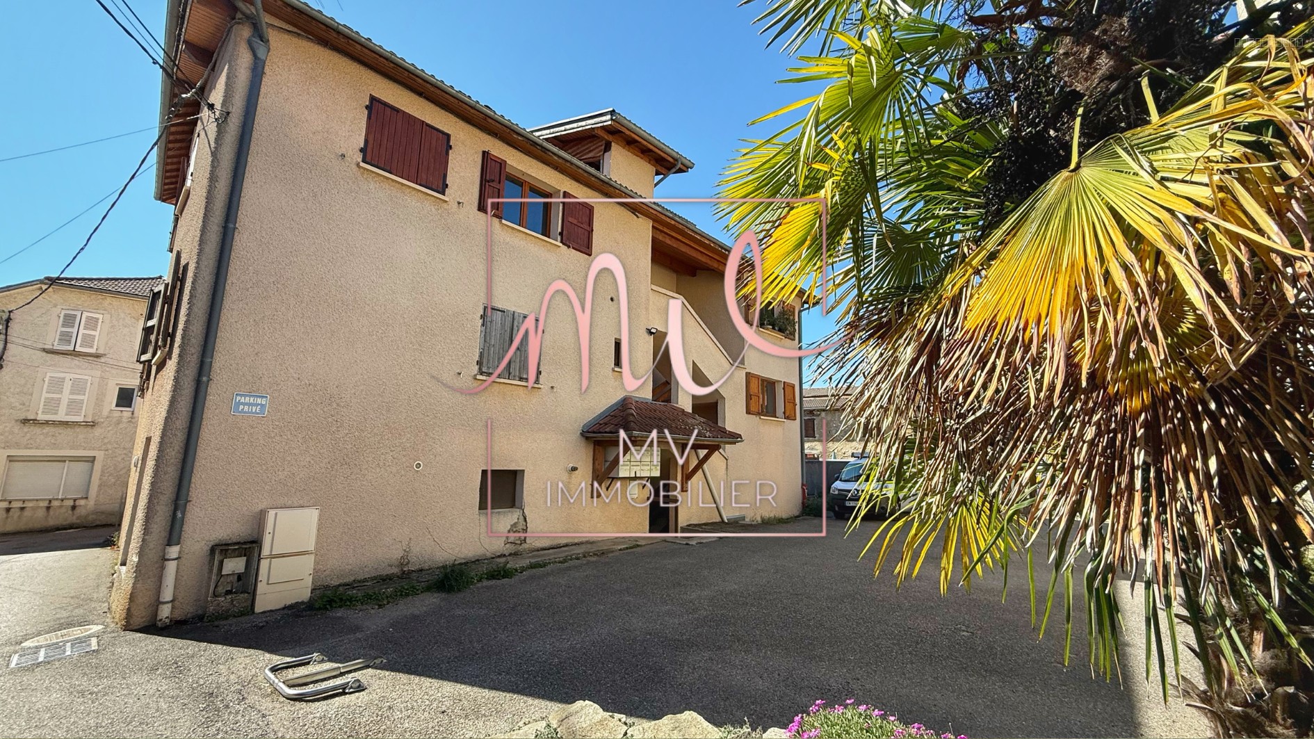Local commercial à vendre à Tullins, 1 150 m² – photo 1 sur 7