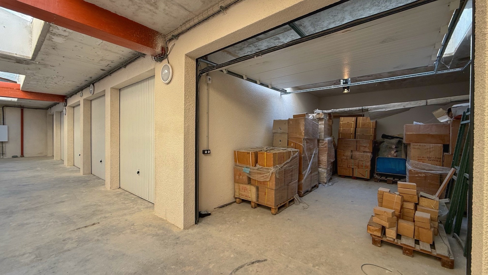 Garage à vendre à Grenoble, 360 m² – photo 2 sur 8
