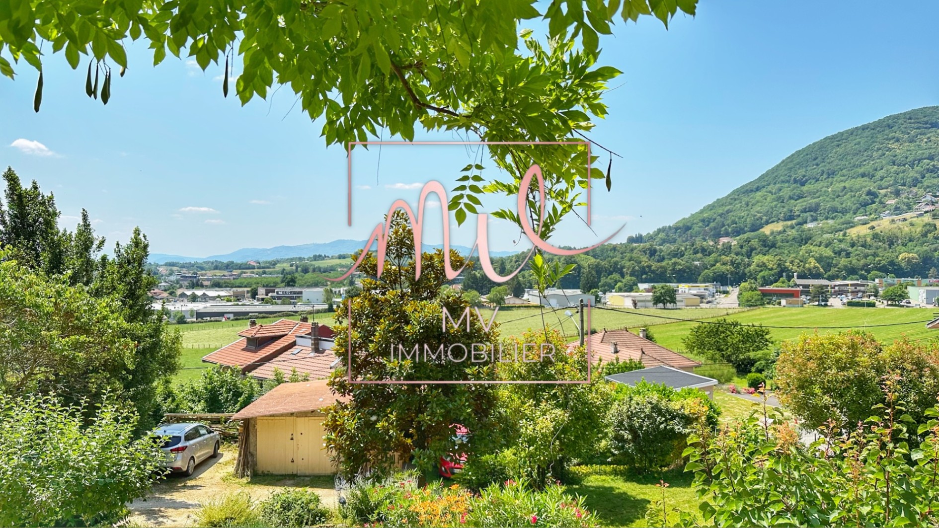Maison à vendre à Voiron, 272 m², 9 pièces – photo 1 sur 20