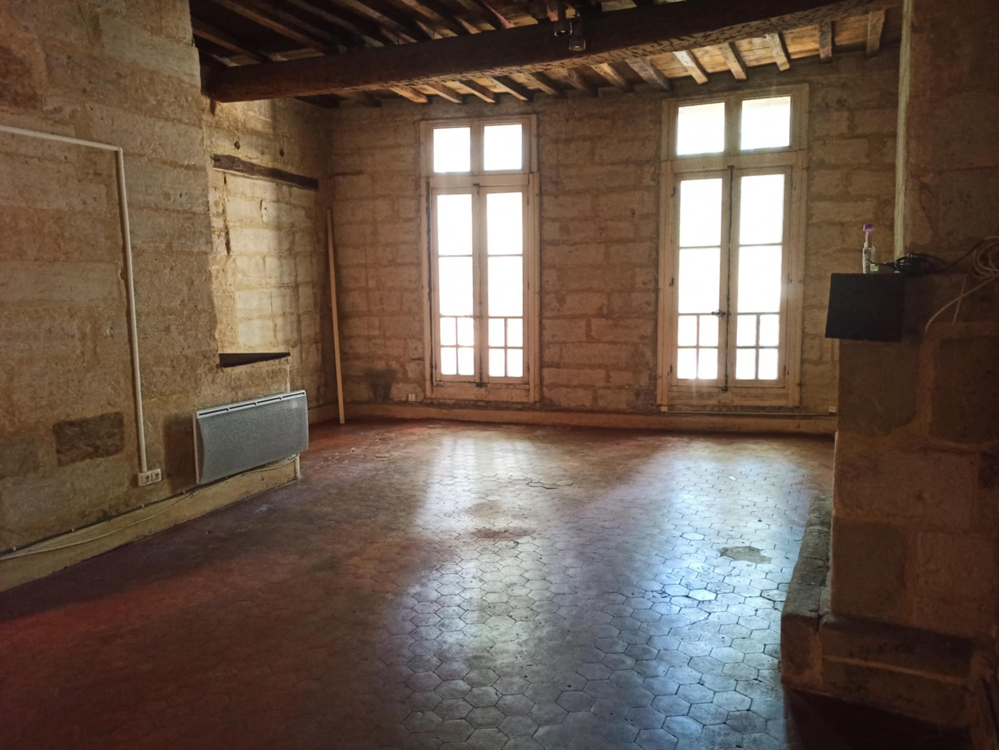 Appartement à vendre à Uzes, 74 m², 2 pièces – photo 2 sur 2