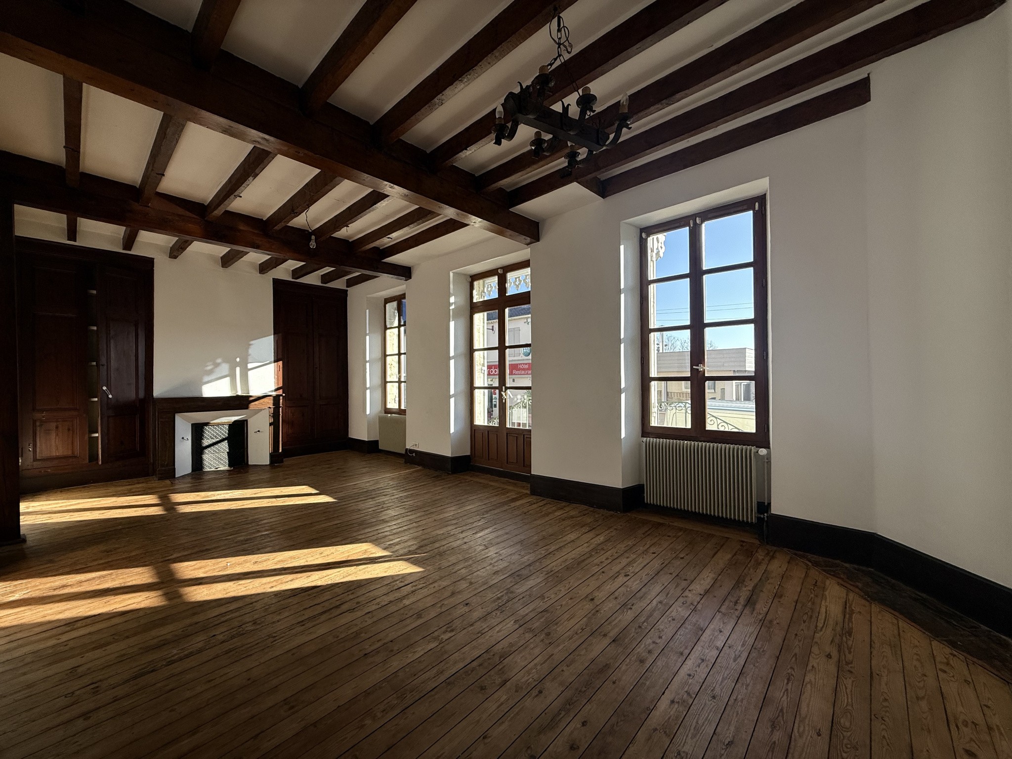 Bien immobilier à vendre à Gondrin, 165 m², 11 pièces – photo 2 sur 20
