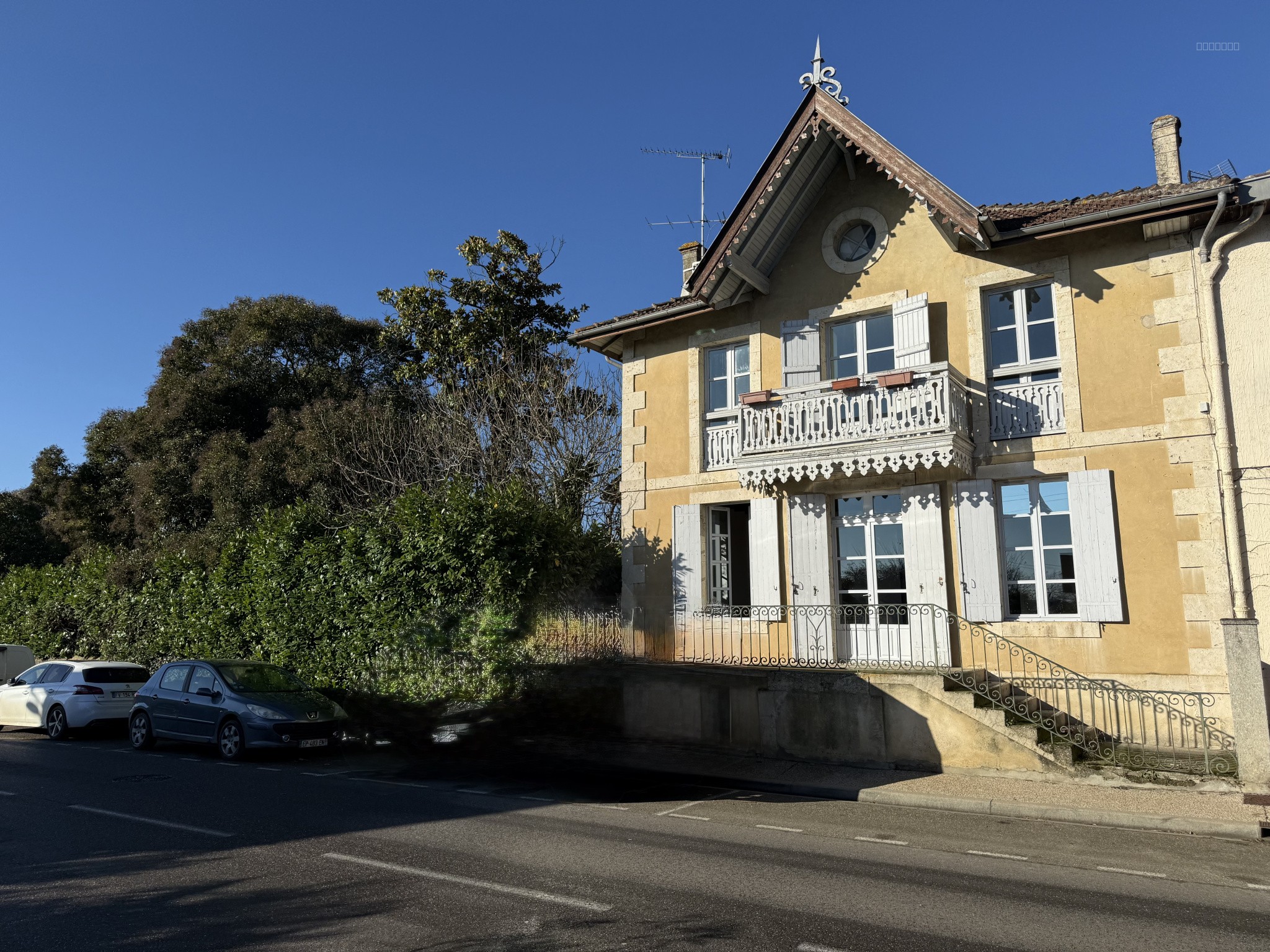 Bien immobilier à vendre à Gondrin, 165 m², 11 pièces – photo 1 sur 20