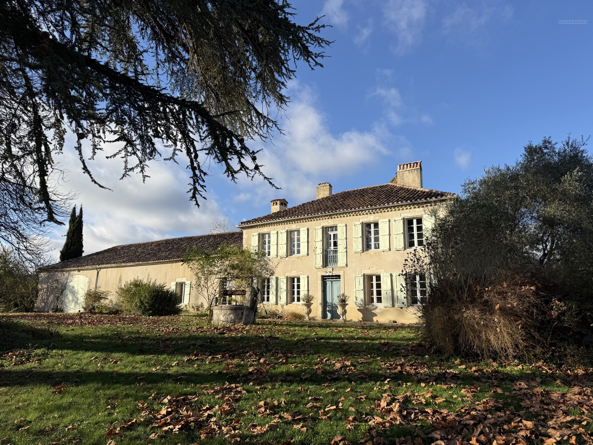 Bien immobilier à vendre à Gondrin, 230 m², 8 pièces – photo 1 sur 20