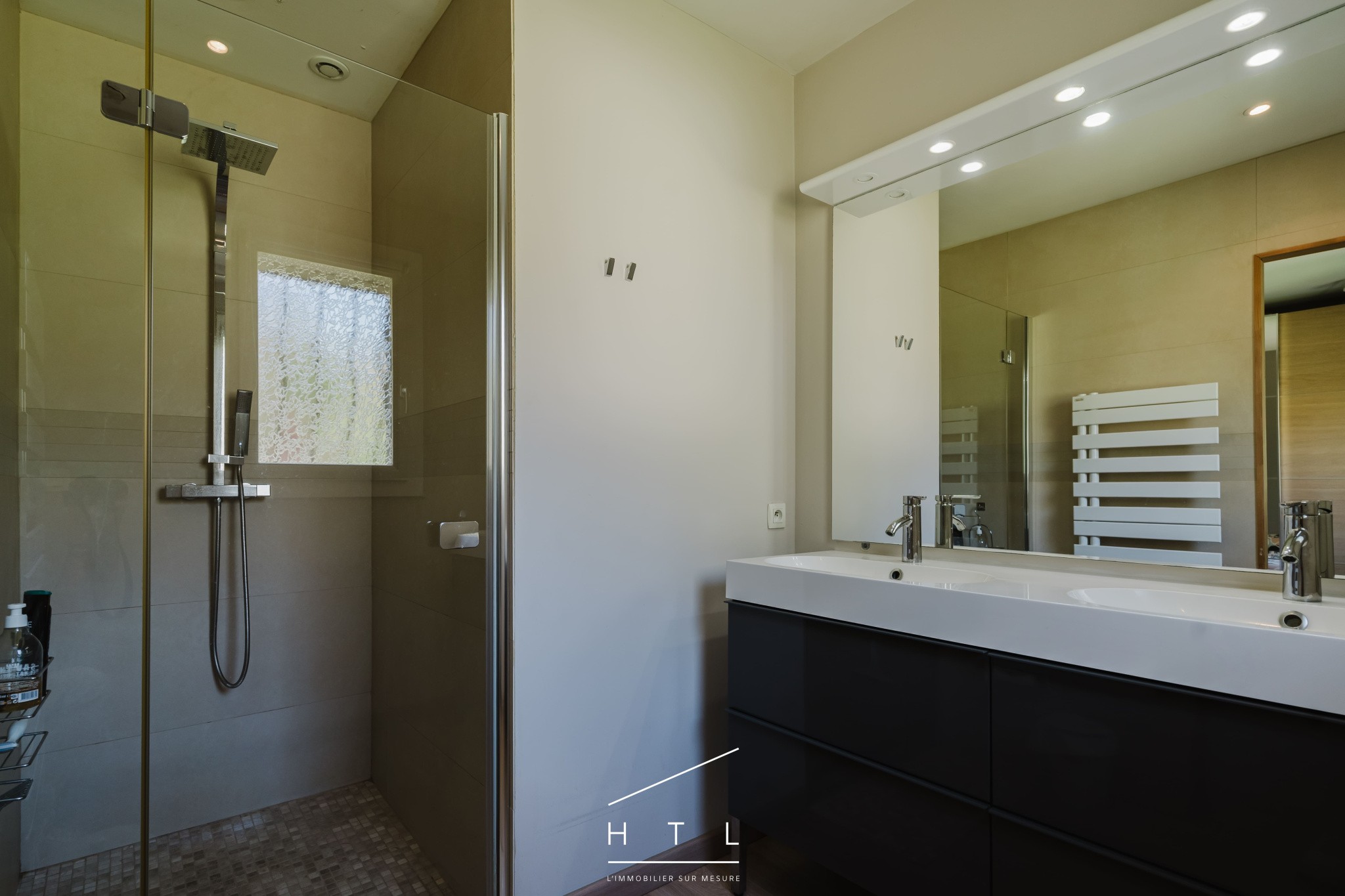 225 m2 maison individuelle avec dépendance piscine terrain 2 475 m2 Frans — photo 10