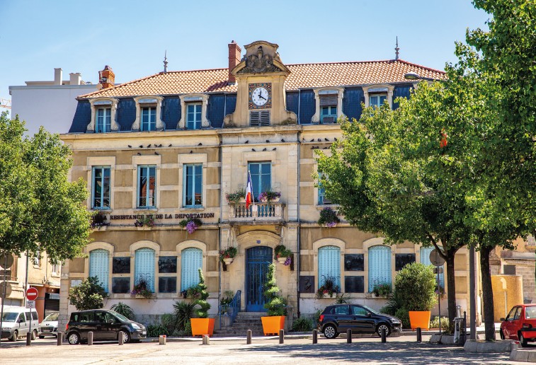 À vendre   Appartement avec jardin arboré, terrasse et garage   Vénissieux secteur Pasteur / Les Charreards — photo 11