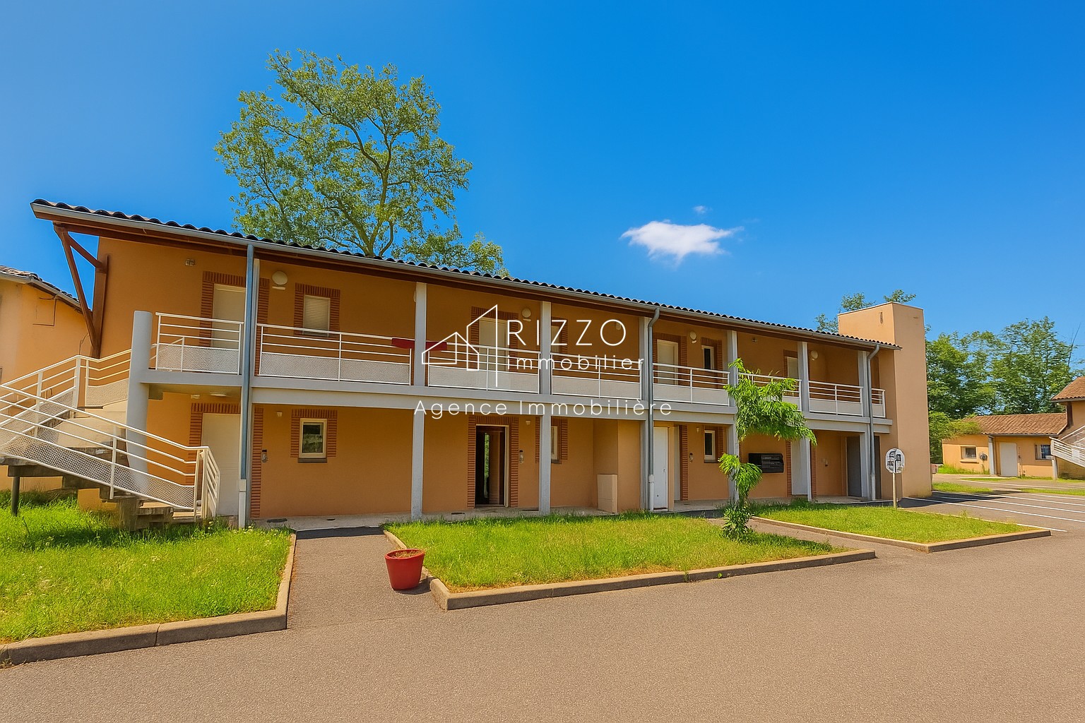 Appartement à vendre à Chatillon sur chalaronne, 369 m², 2 pièces – photo 2 sur 5