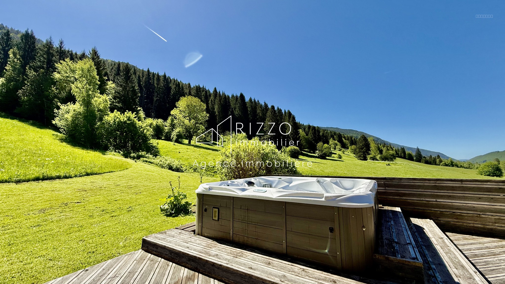 Maison à vendre à Mijoux, 303 m², 8 pièces – photo 1 sur 20