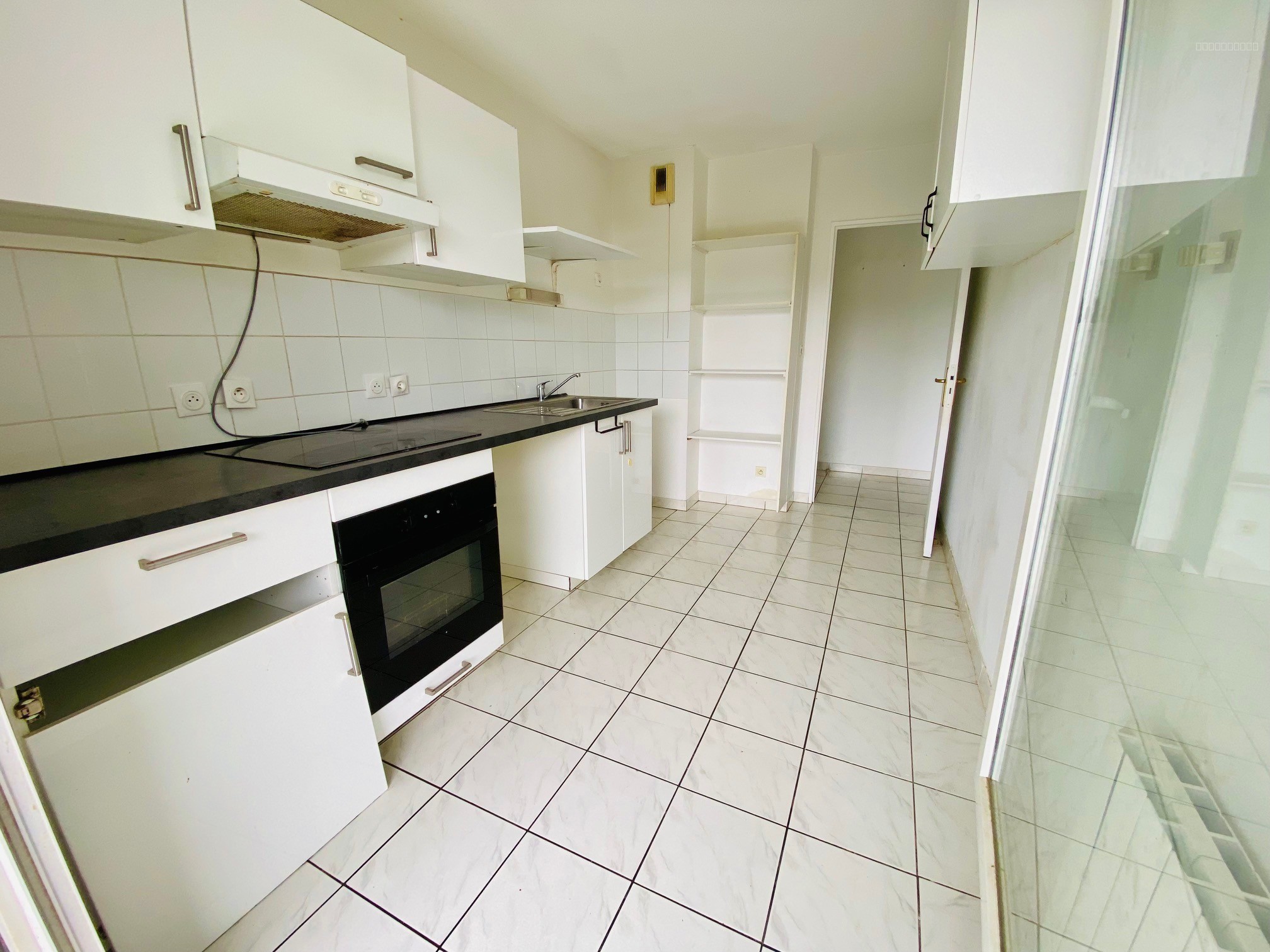 EXCLUSIVITE  MONTPELLIER   APPT T3 TRAVERSANT de 70m2 avec GRANDE TERRASSE EXPO SUD + PARKING SECURISE — photo 5