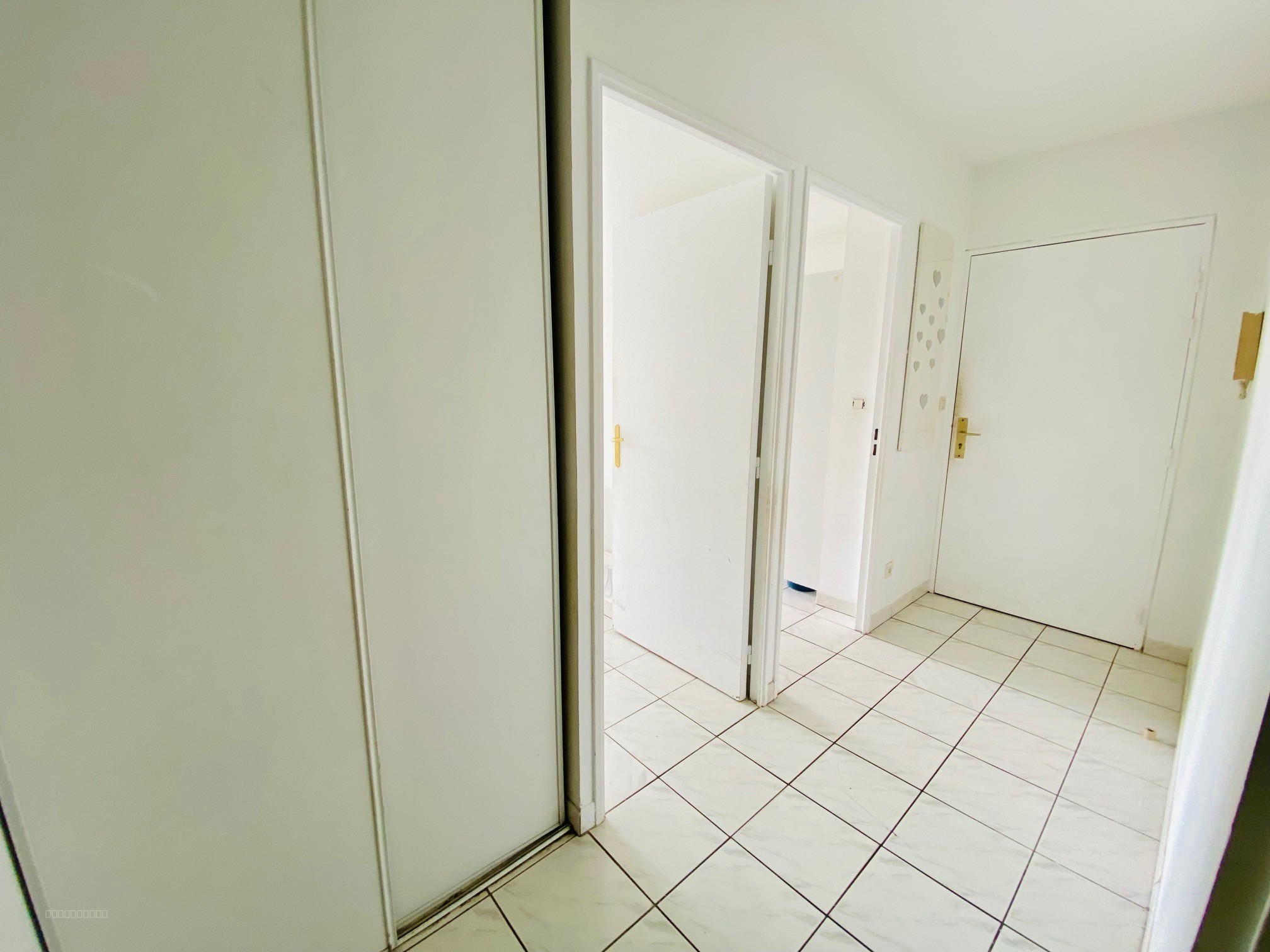EXCLUSIVITE  MONTPELLIER   APPT T3 TRAVERSANT de 70m2 avec GRANDE TERRASSE EXPO SUD + PARKING SECURISE — photo 6
