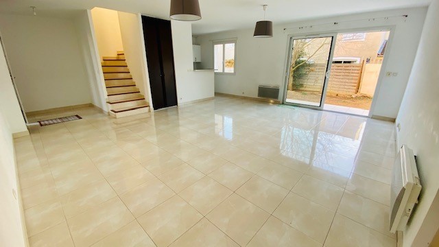MONTPELLIER SUD - Villa T5 RECENTE et CONTEMPORAINE de 115m2 sur 350m2 de terrain avec TERRASSE et GARAGE et — photo 4