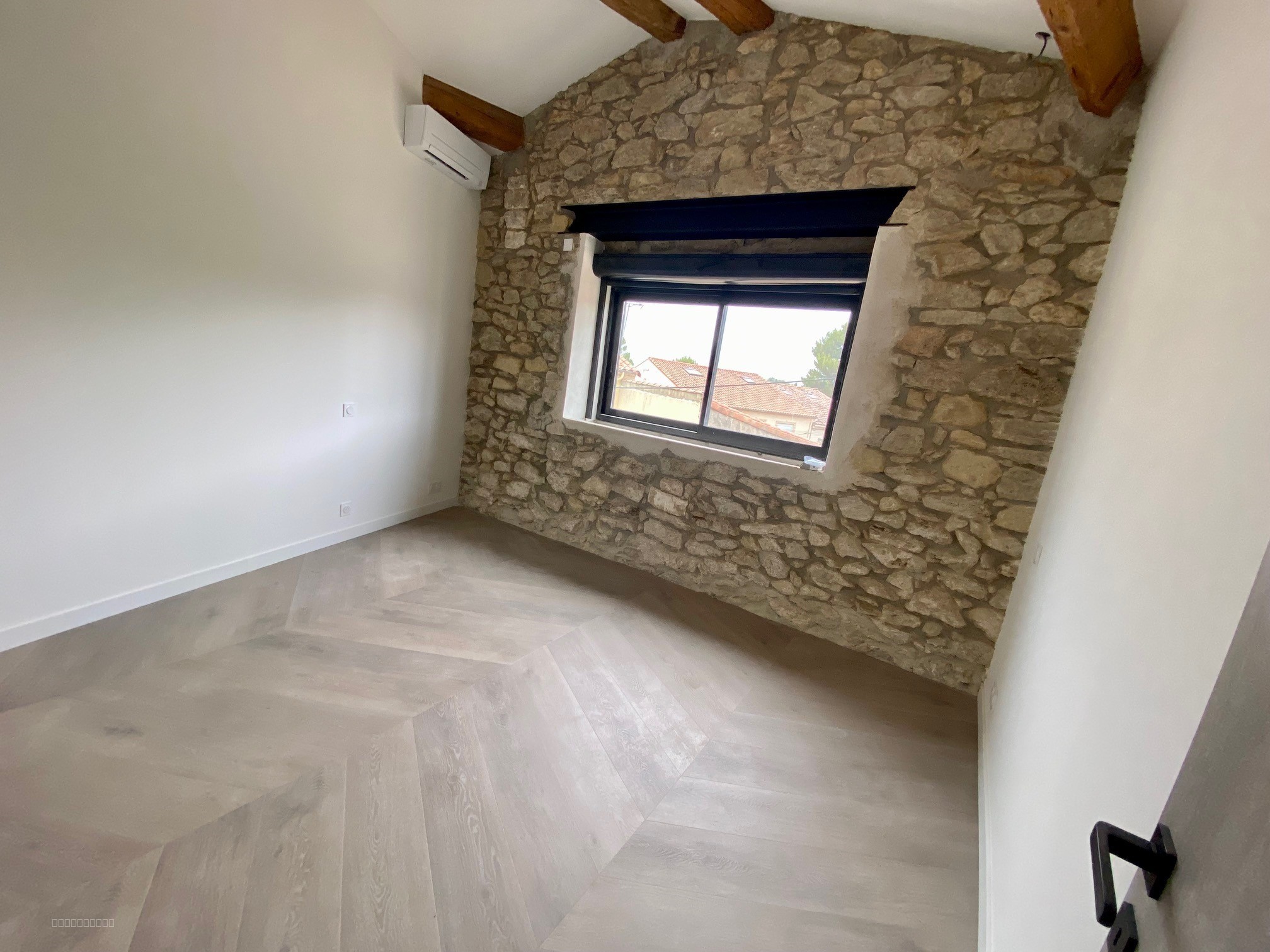 SAINT JEAN DE VEDAS   RARE   LOFT ART DECO NEUF T3/4 de 96m2 avec une COUR de 30m2 intimiste très ENSOLLEILLEE — photo 6