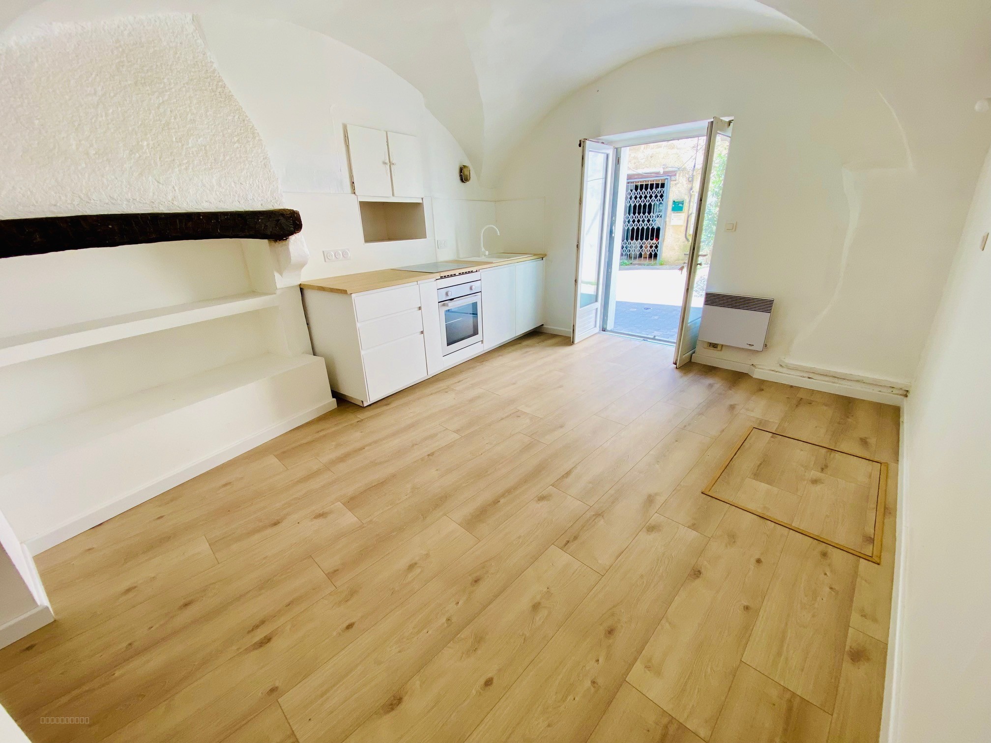 Villeneuve les Maguelone - Maison de village T3 de 65m2 plain-pied avec une cour de 20m2 une dependance, une c — photo 6